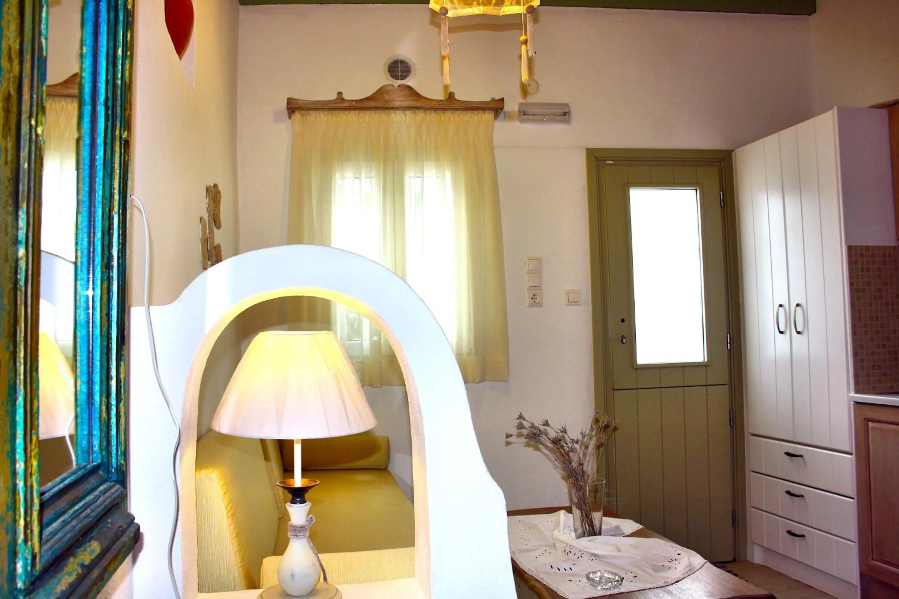 Photo of the whole room in Mariakis Studios