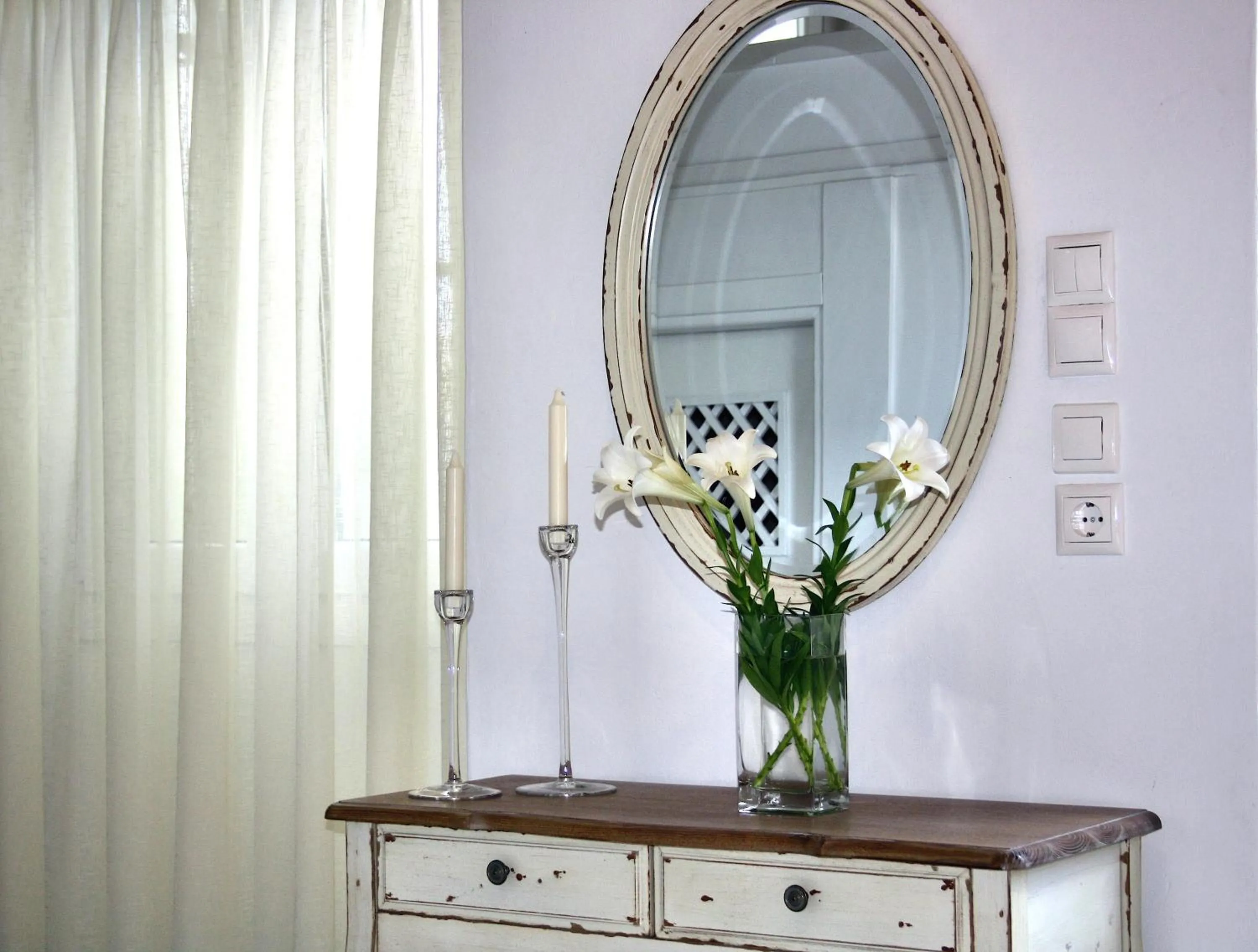 Photo of the whole room in Mariakis Studios