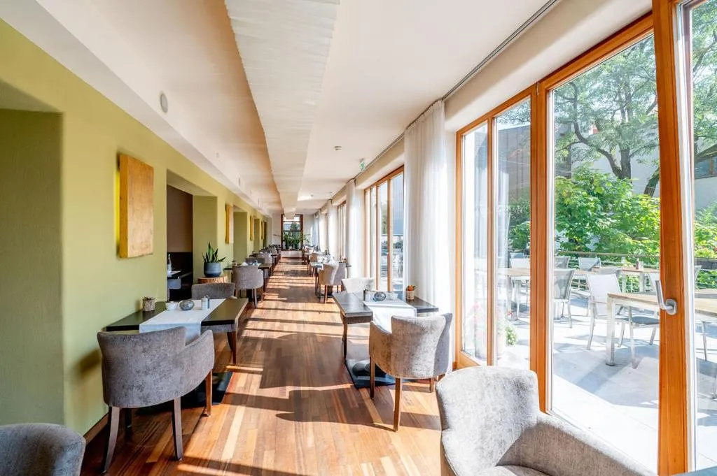 Restaurant/places to eat in Bio Thermalhotel Falkenhof