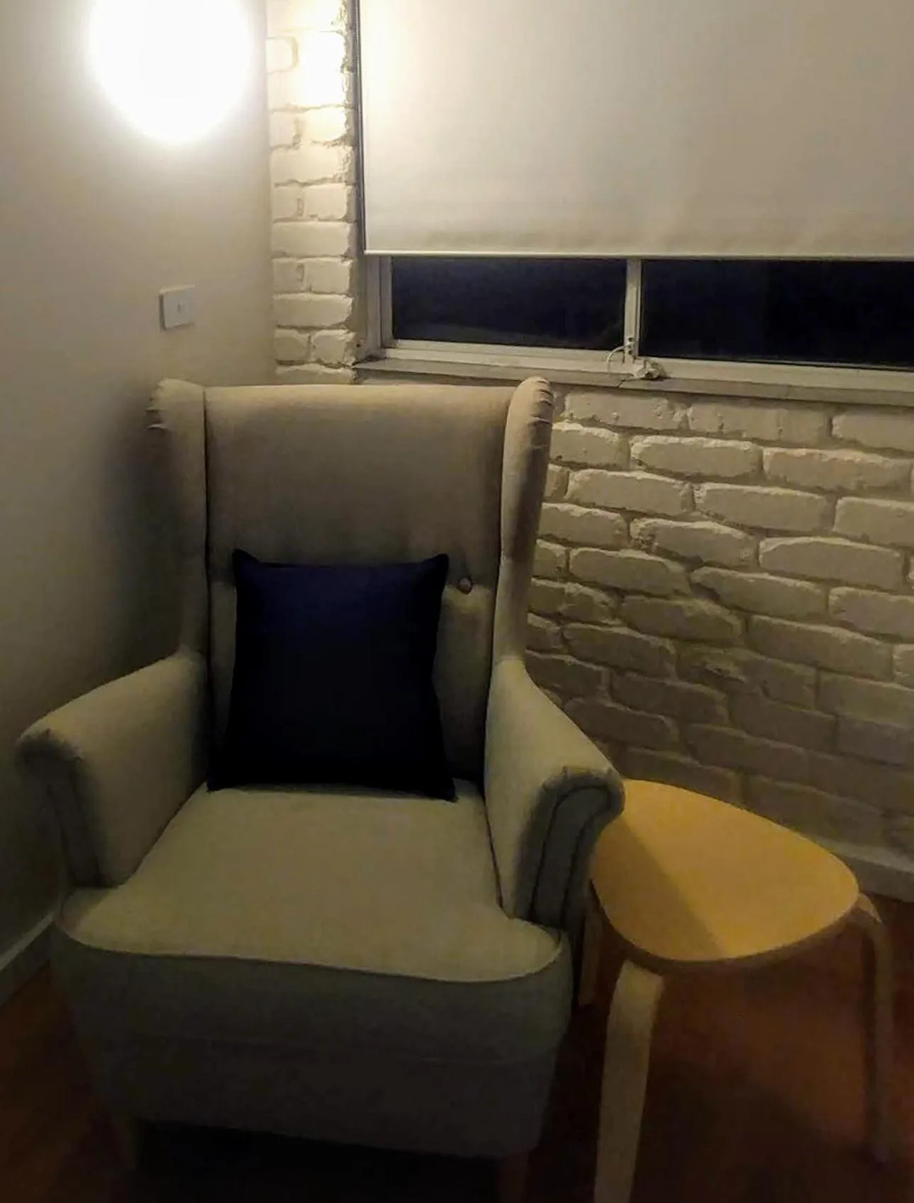 Seating area in Bay House Motel