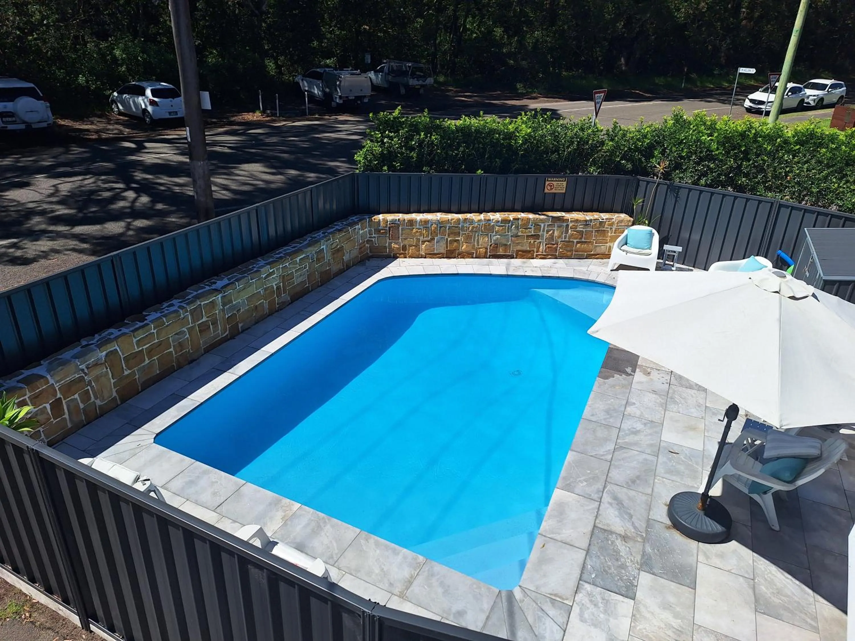 Swimming pool in Bay House Motel