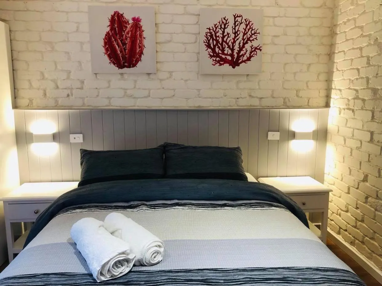 Bed in Bay House Motel