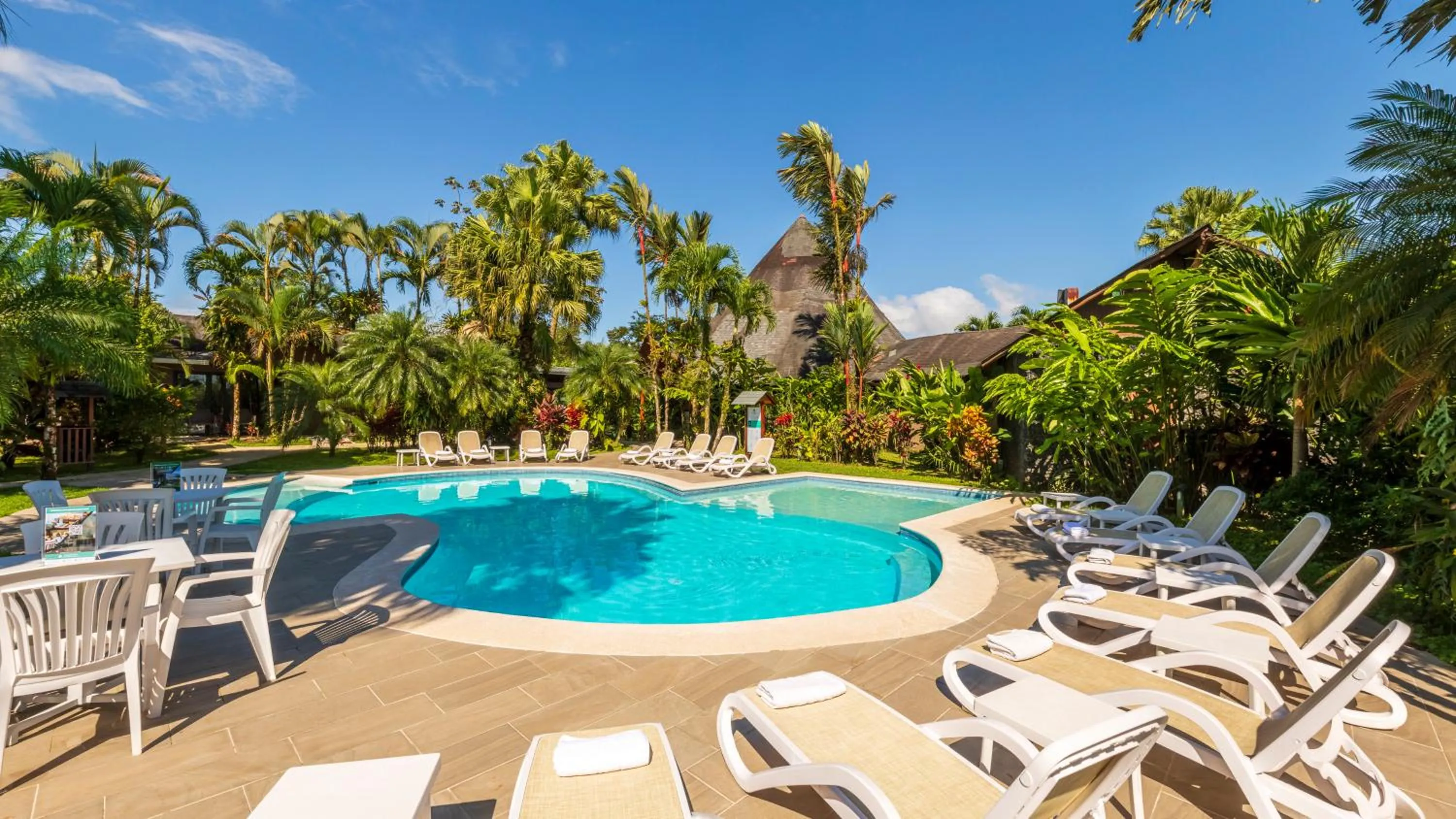 Swimming pool in Hotel Lavas Tacotal