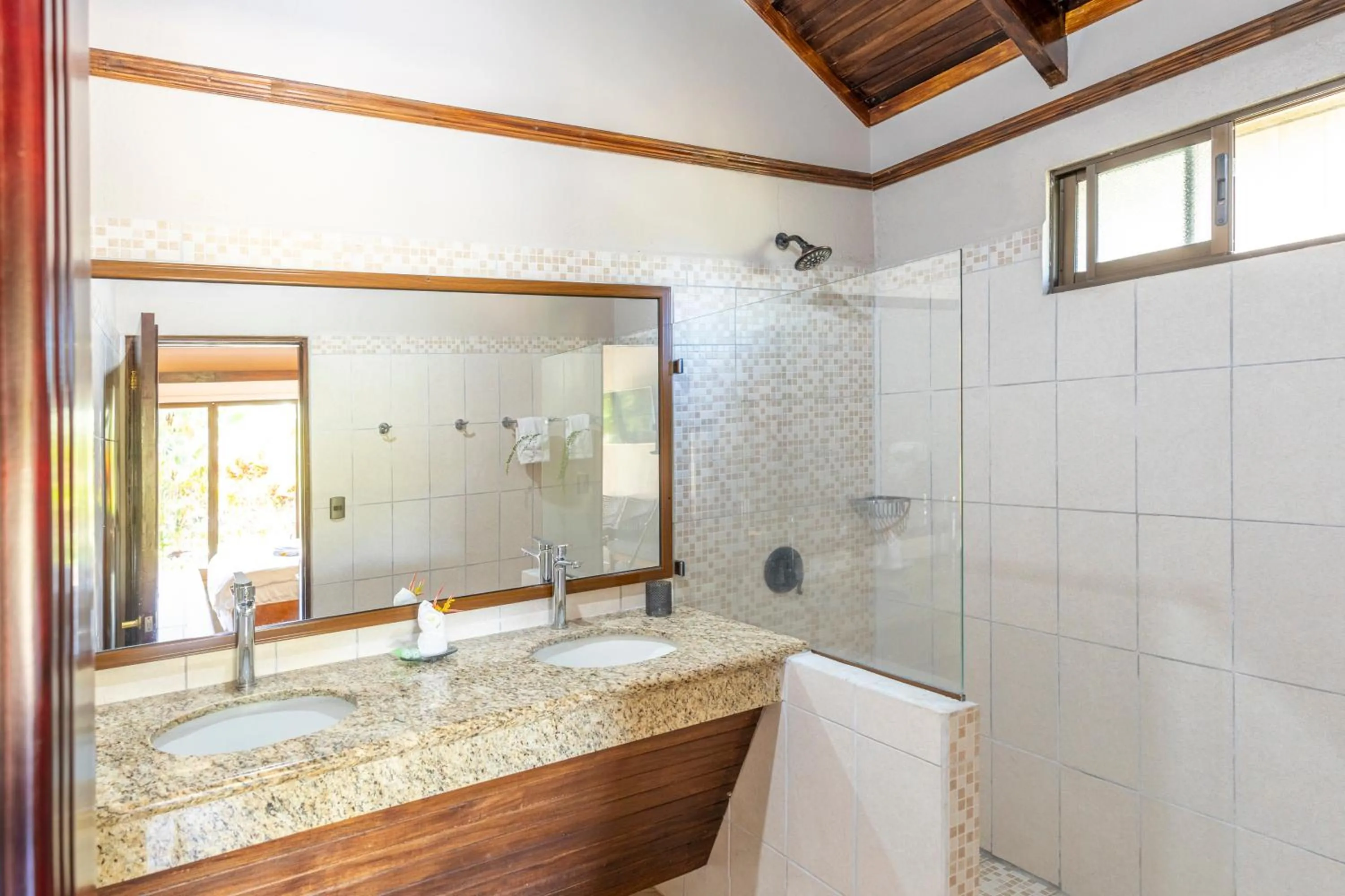 Bathroom in Hotel Lavas Tacotal