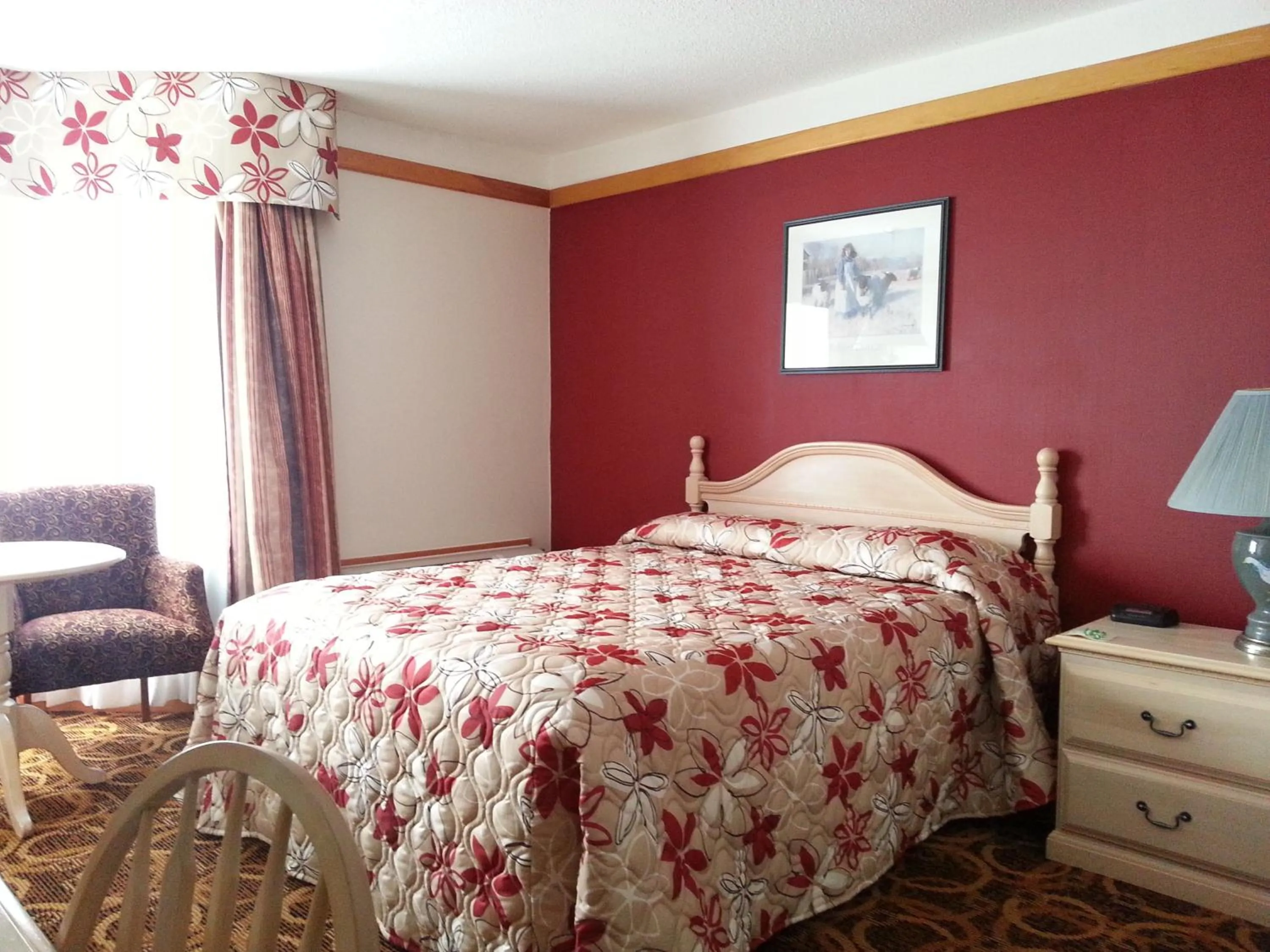 Photo of the whole room, Bed in Granite Town Hotel