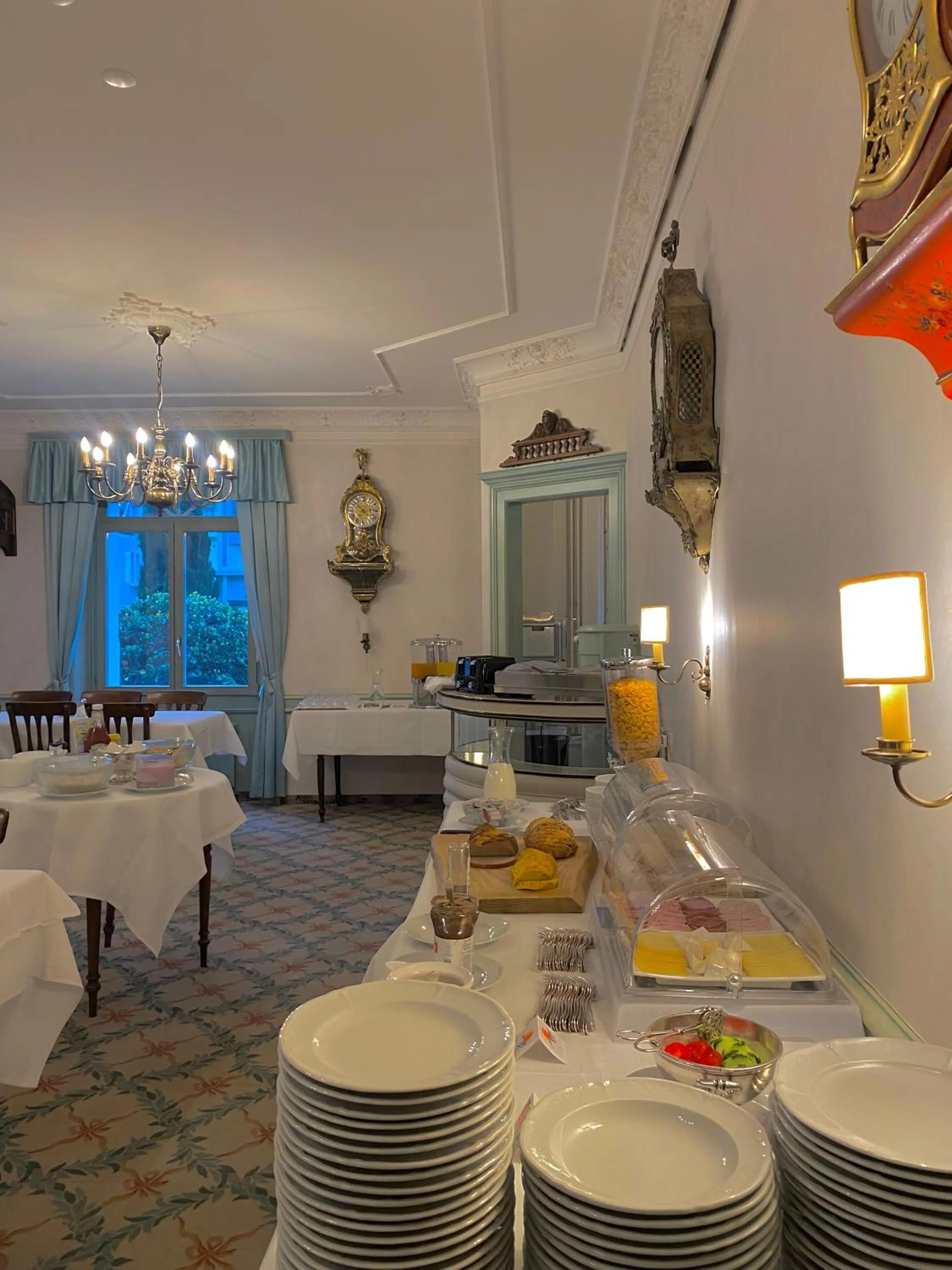 Breakfast in Hotel De La Paix