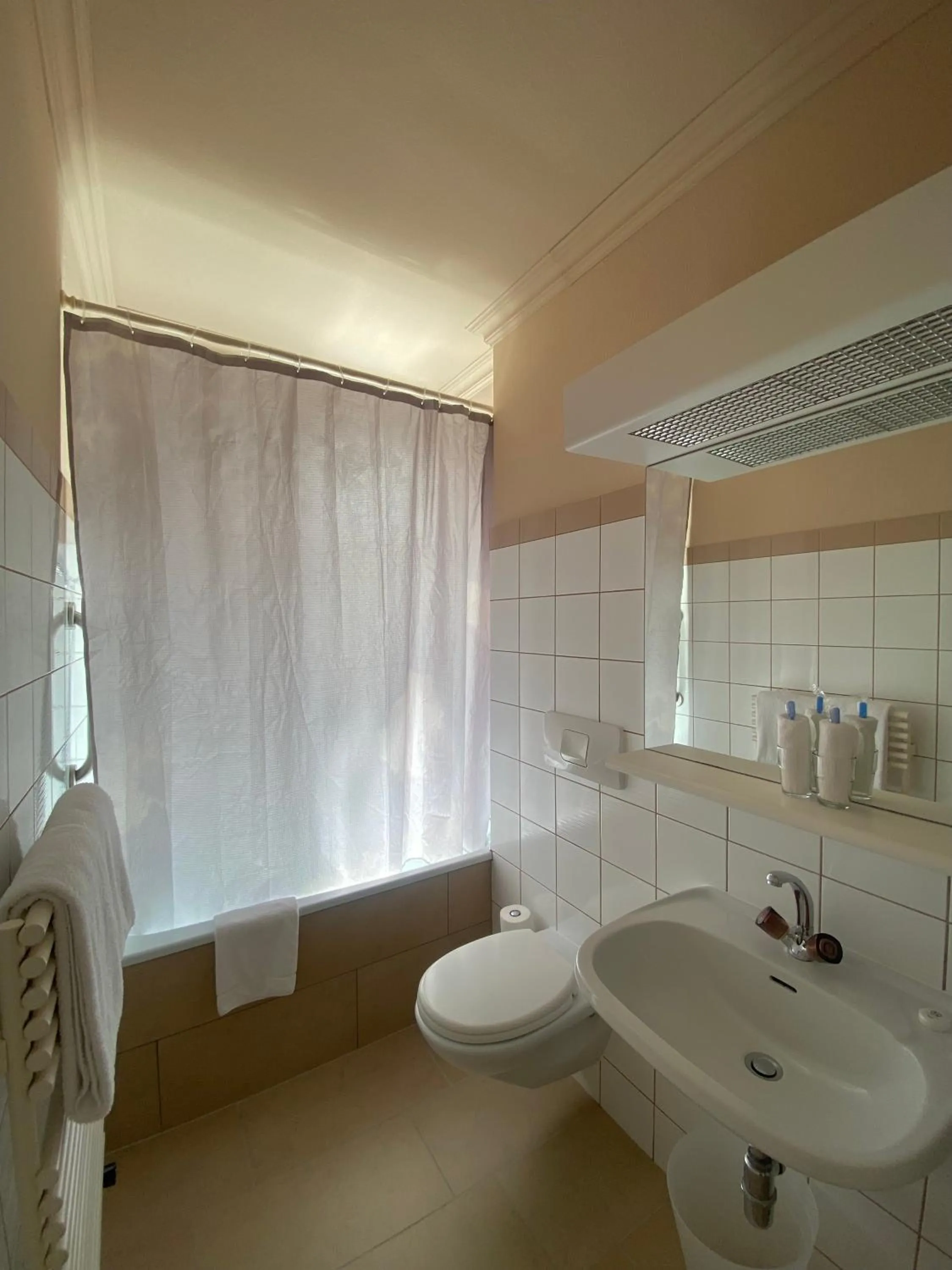 Toilet in Hotel De La Paix