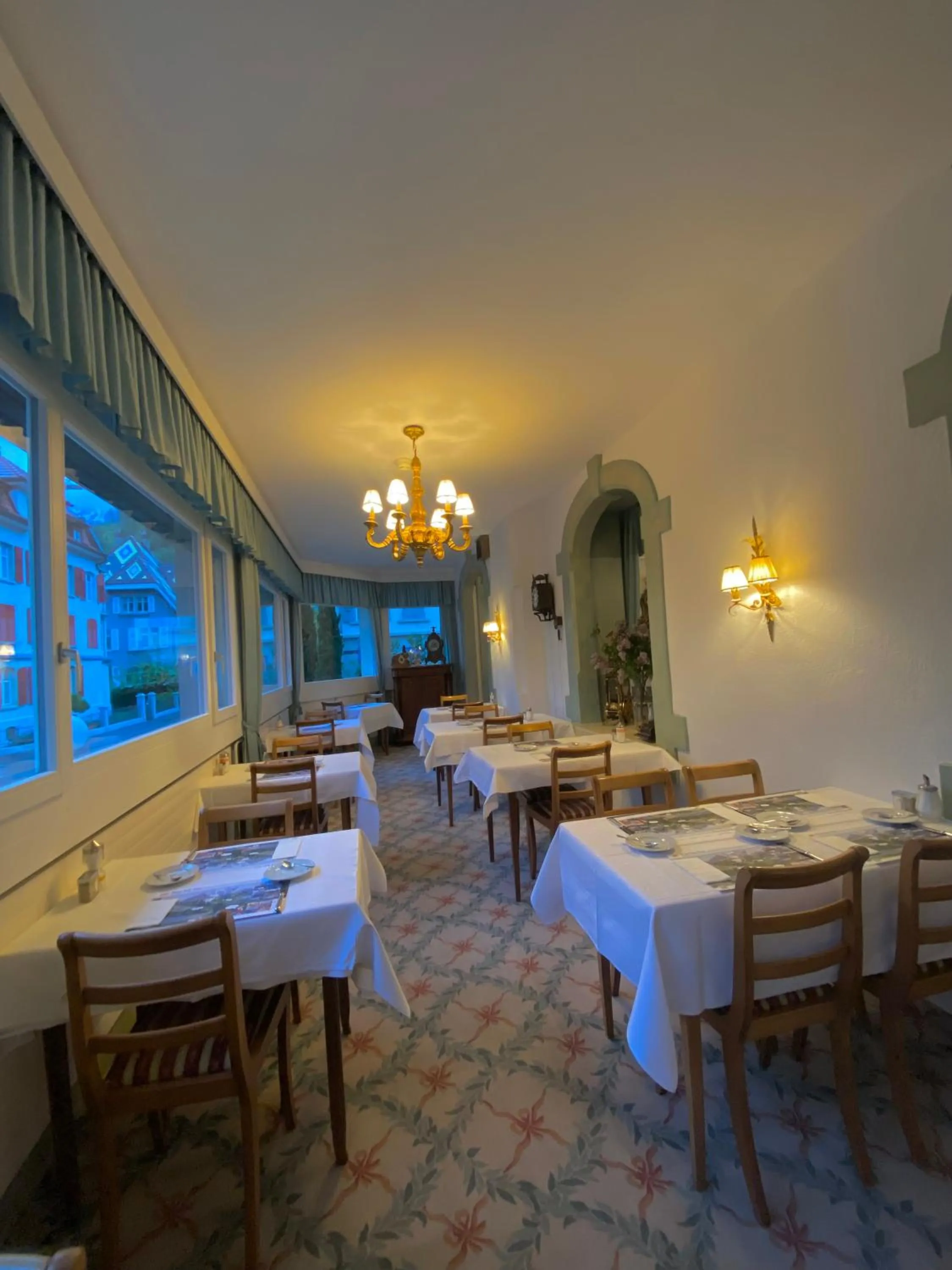 Breakfast in Hotel De La Paix