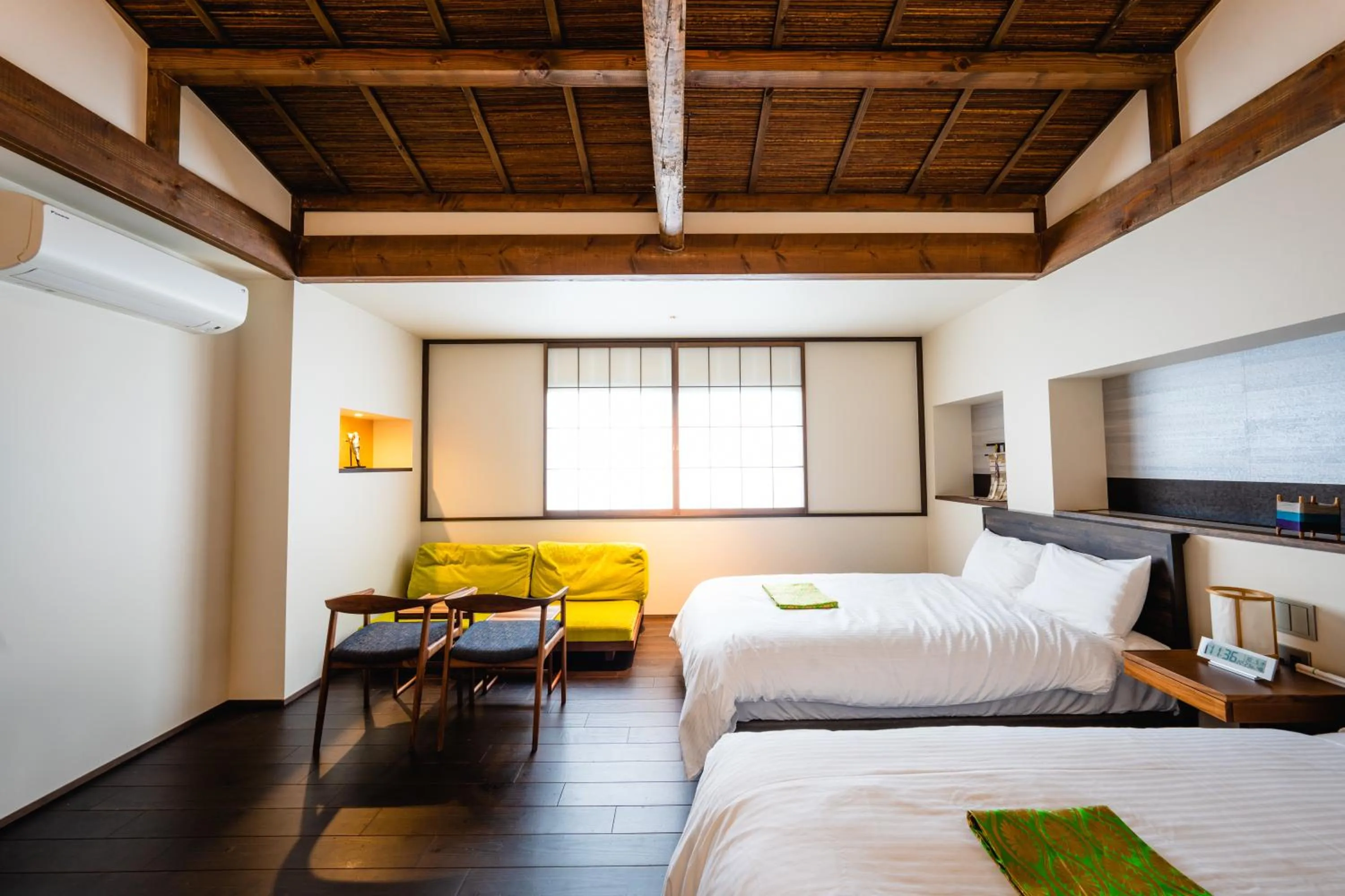 Bed in Hotel Rakurakuan