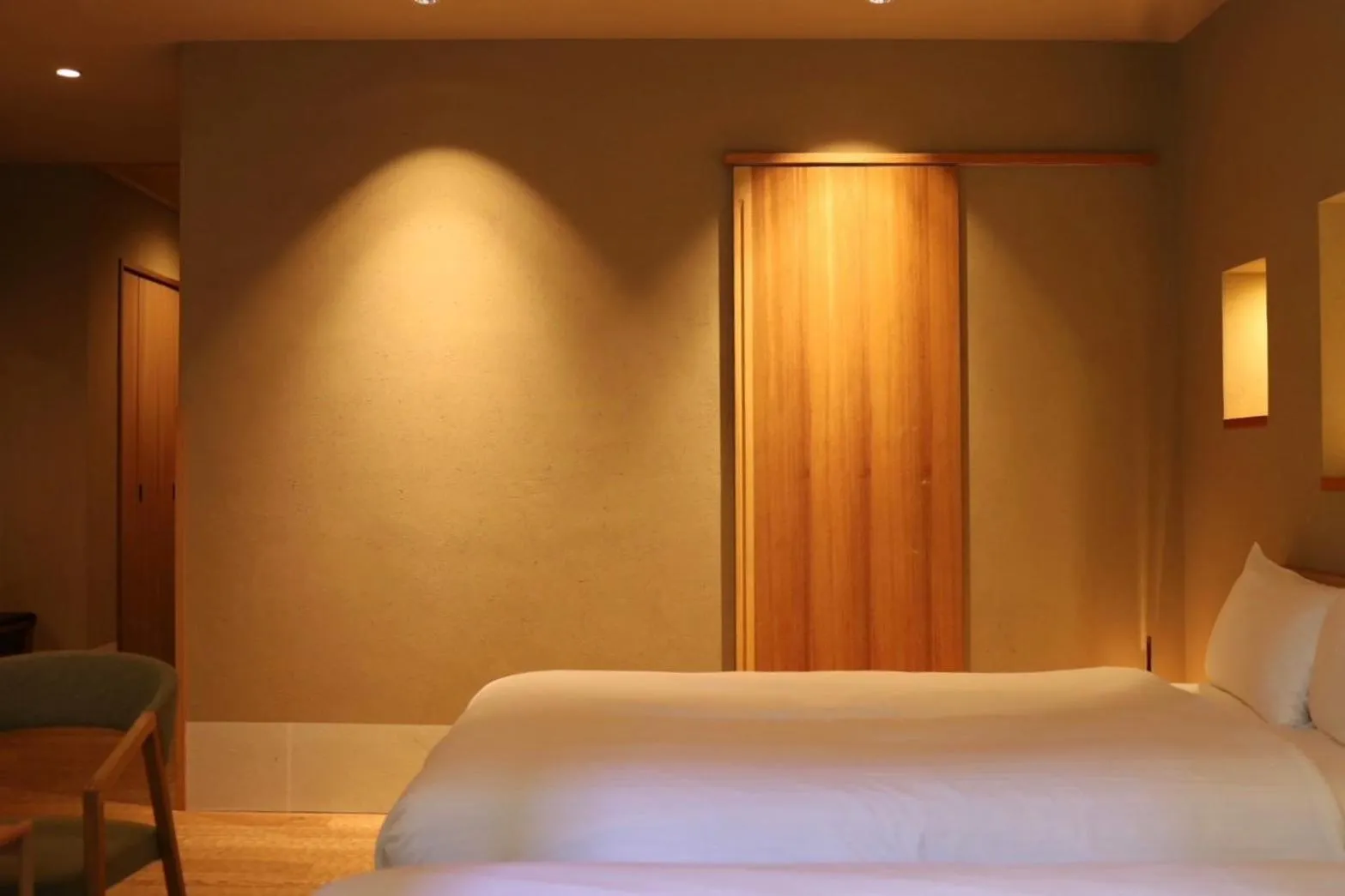 Bed in Hotel Rakurakuan