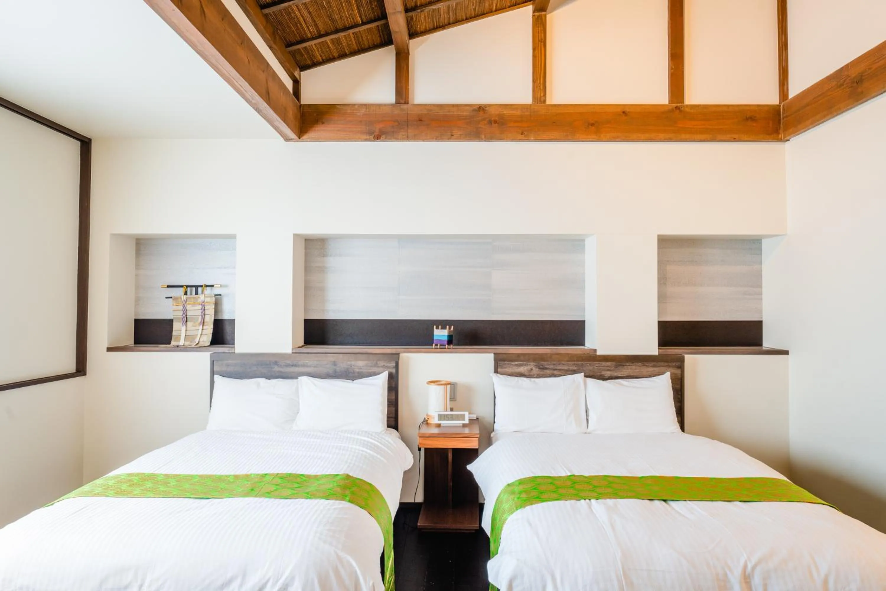 Bed in Hotel Rakurakuan