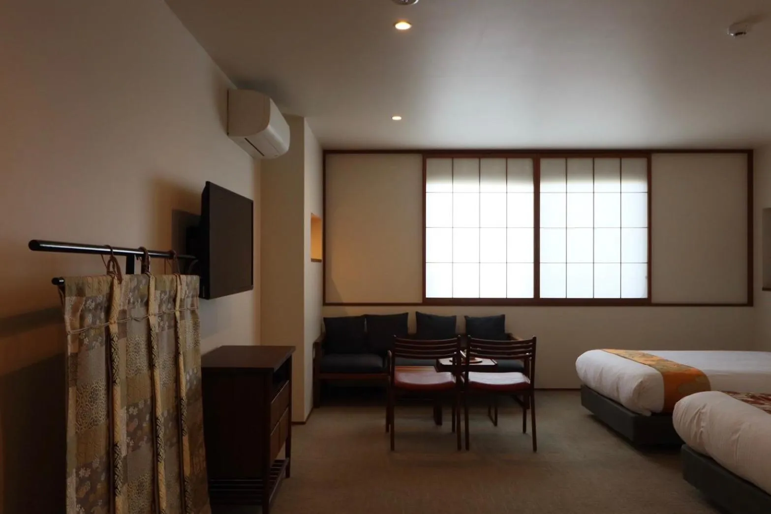 Bed in Hotel Rakurakuan