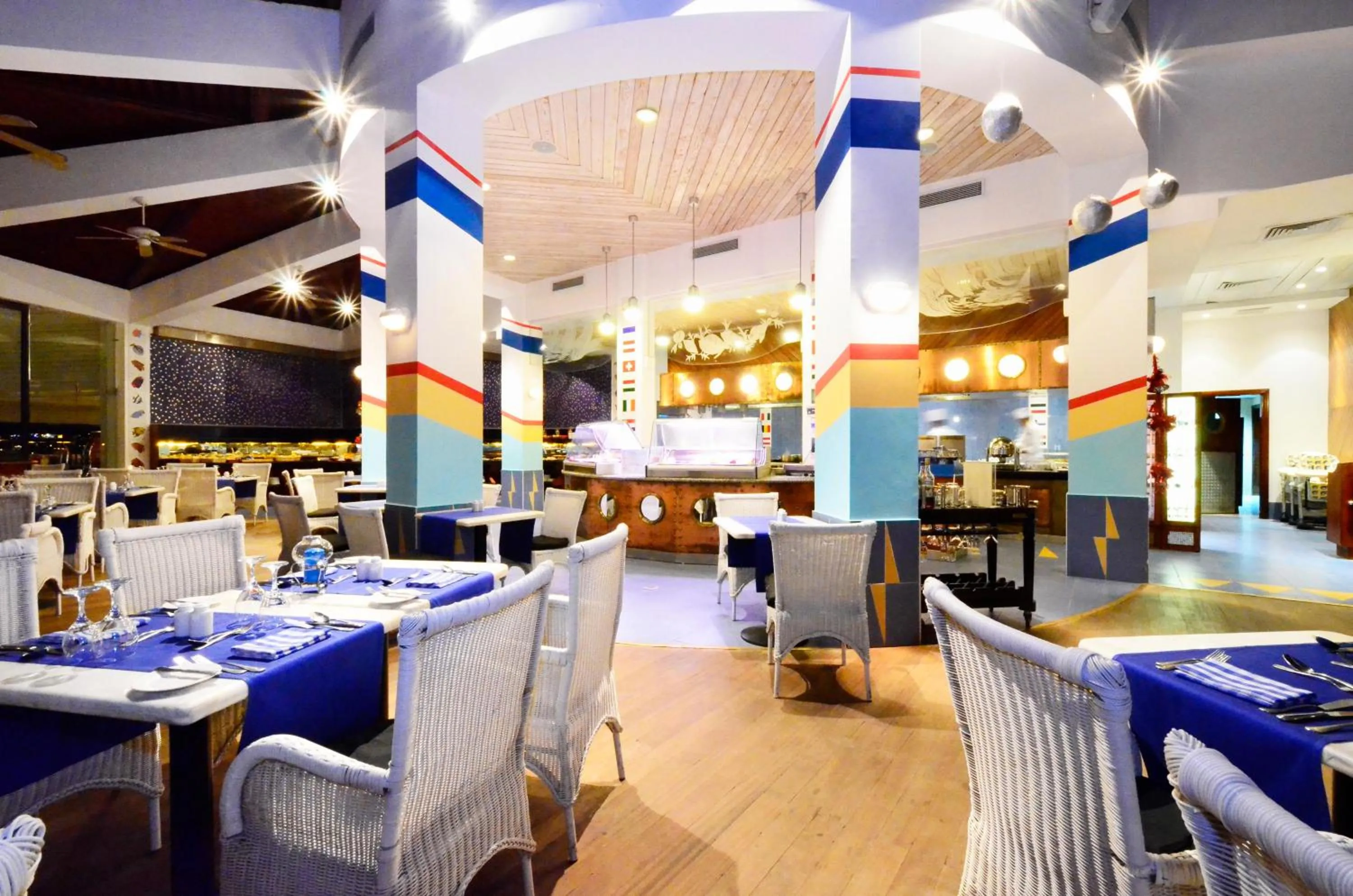 Restaurant/places to eat in Reef Oasis Blue Bay Resort & Spa