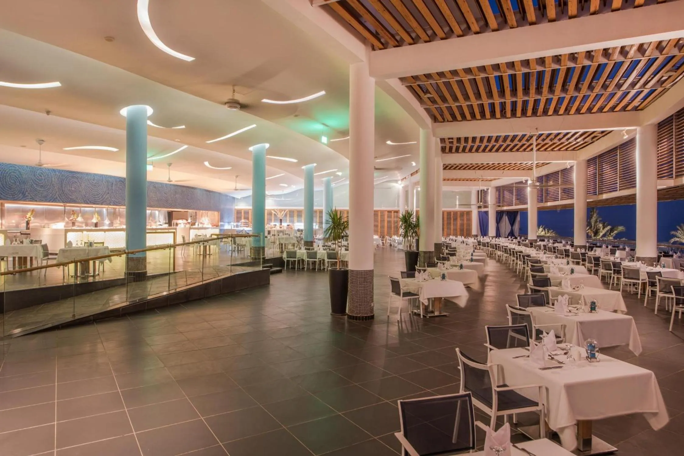 Restaurant/places to eat in Reef Oasis Blue Bay Resort & Spa