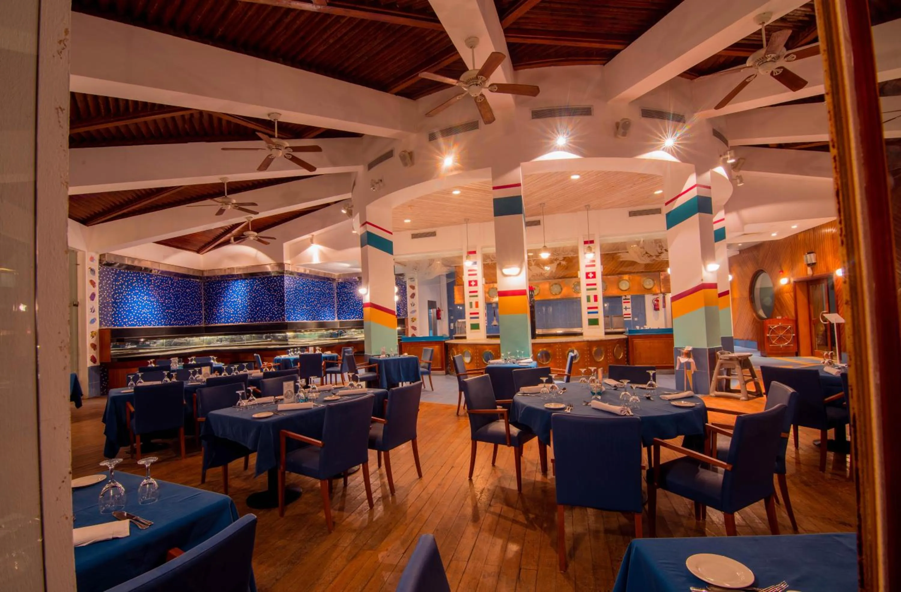 Restaurant/places to eat in Reef Oasis Blue Bay Resort & Spa