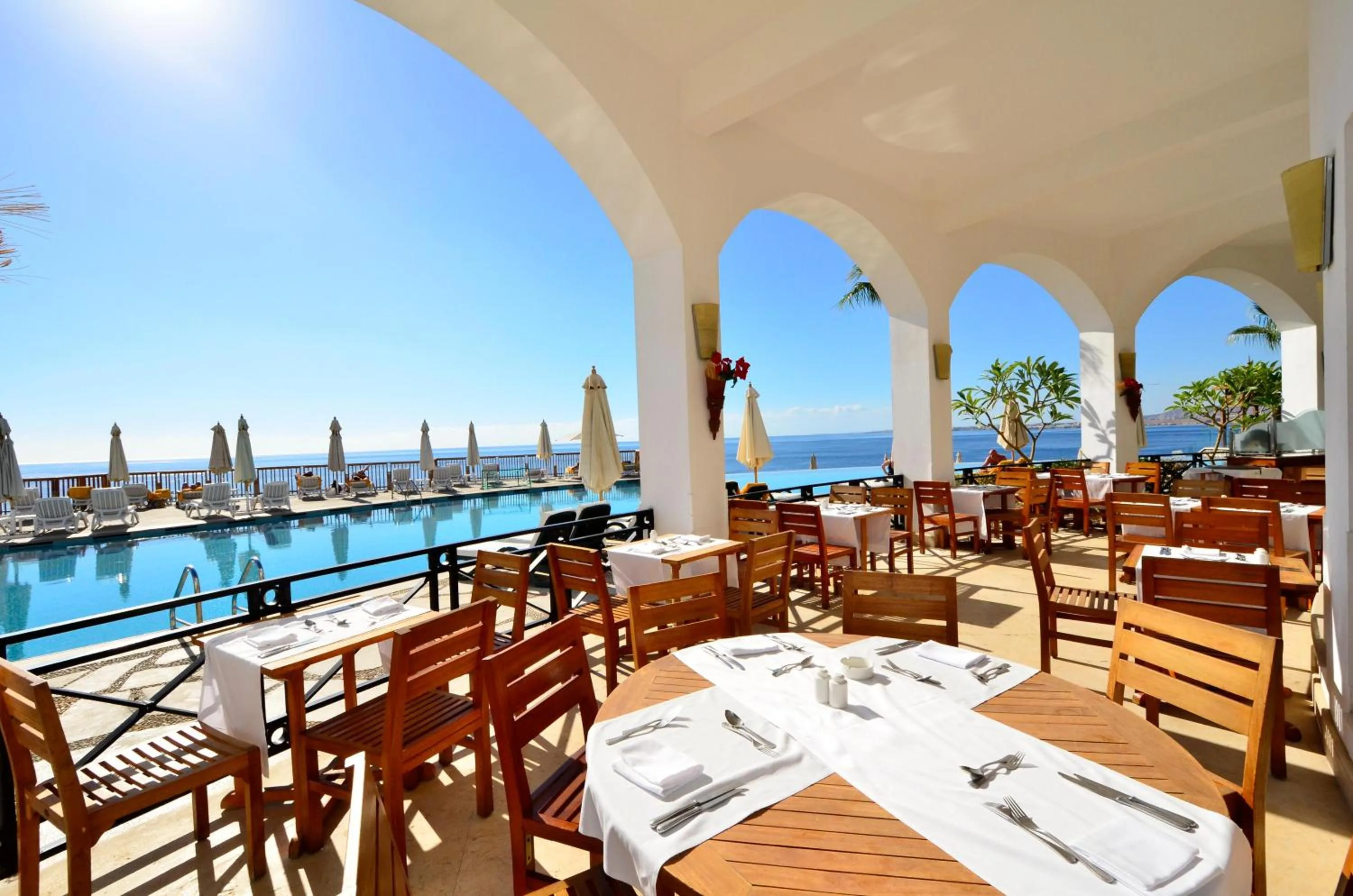 Restaurant/places to eat in Reef Oasis Blue Bay Resort & Spa