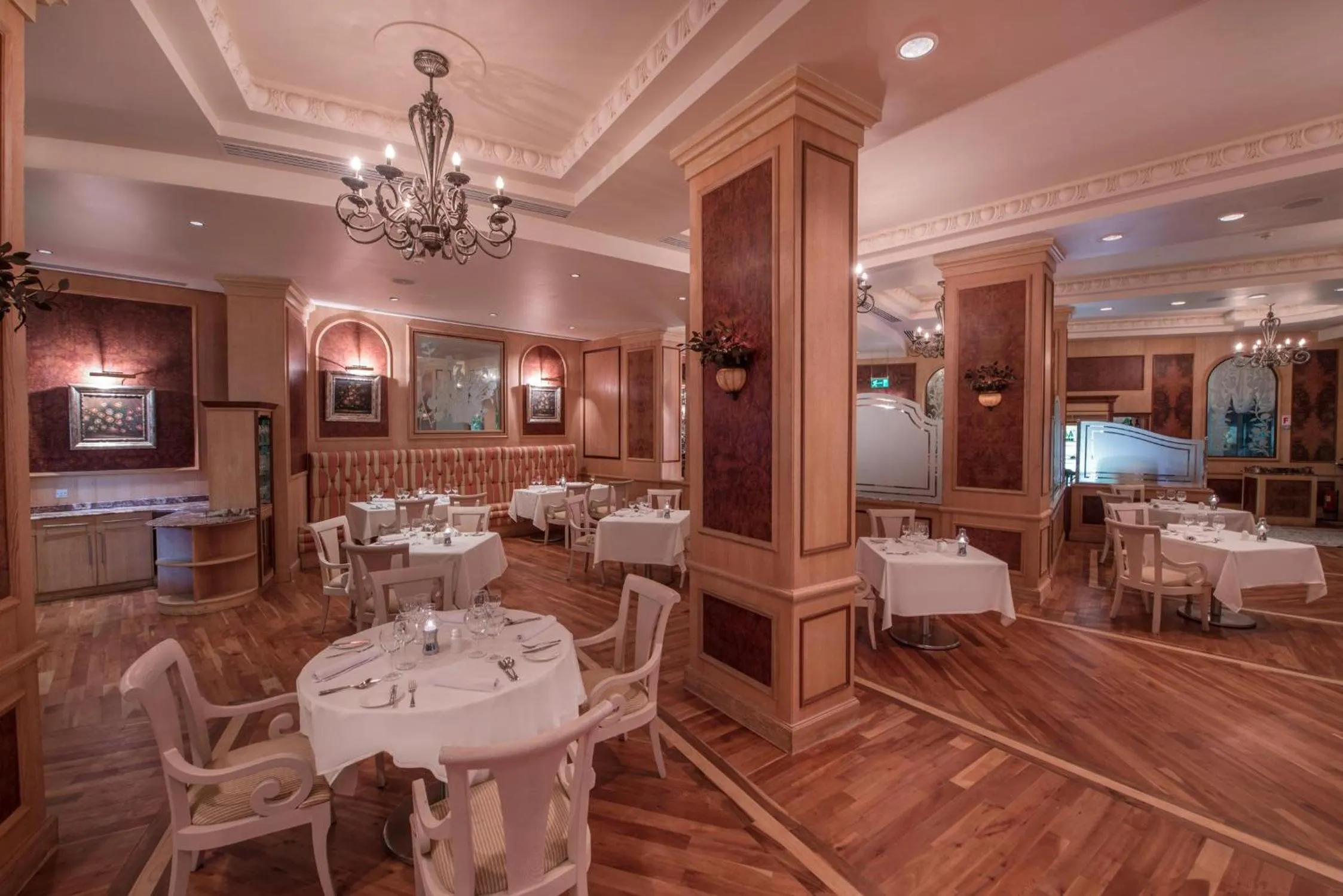 Restaurant/places to eat in Reef Oasis Blue Bay Resort & Spa