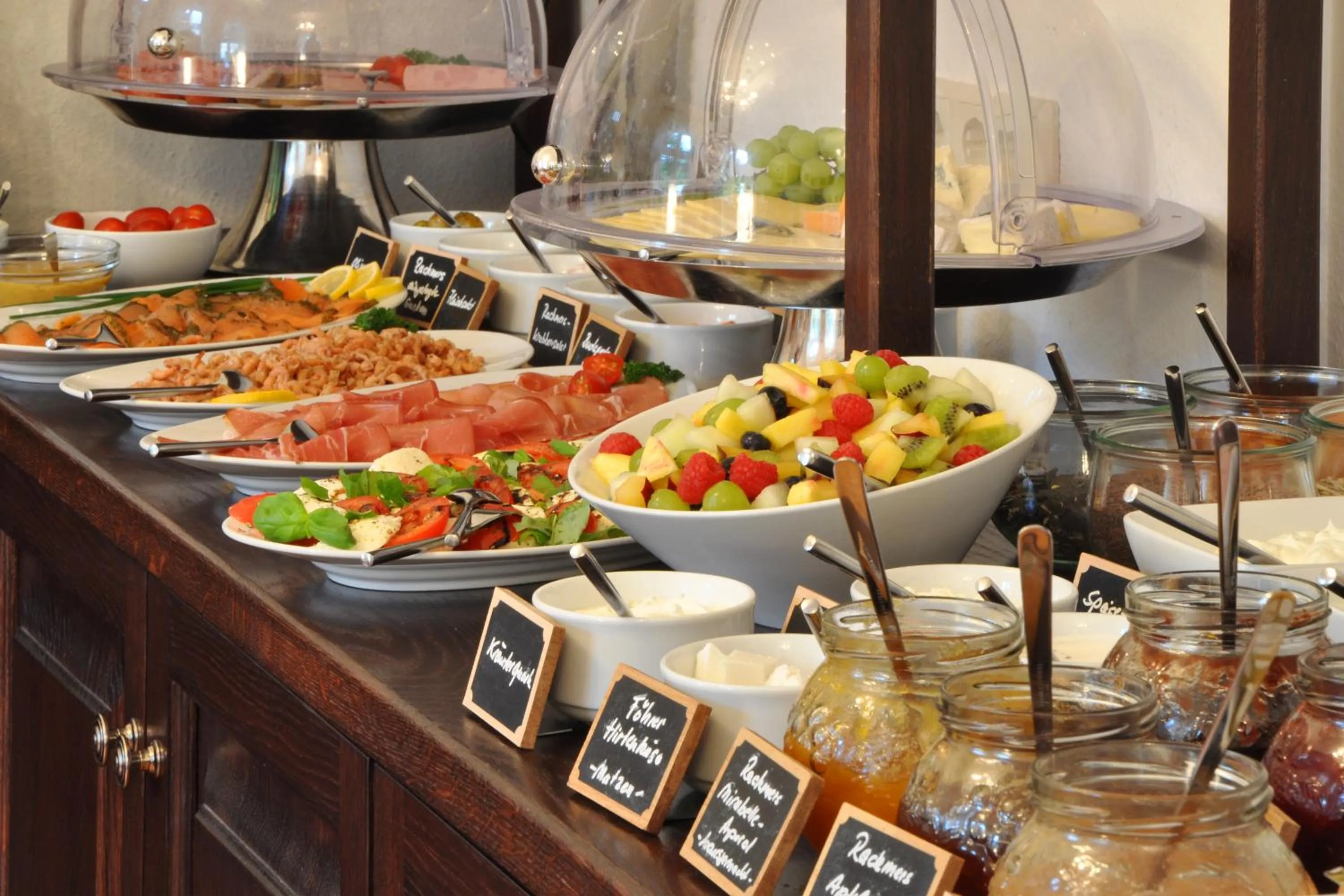 Buffet breakfast in Rackmers Hof - Suiten Hotel garni mit Sauna