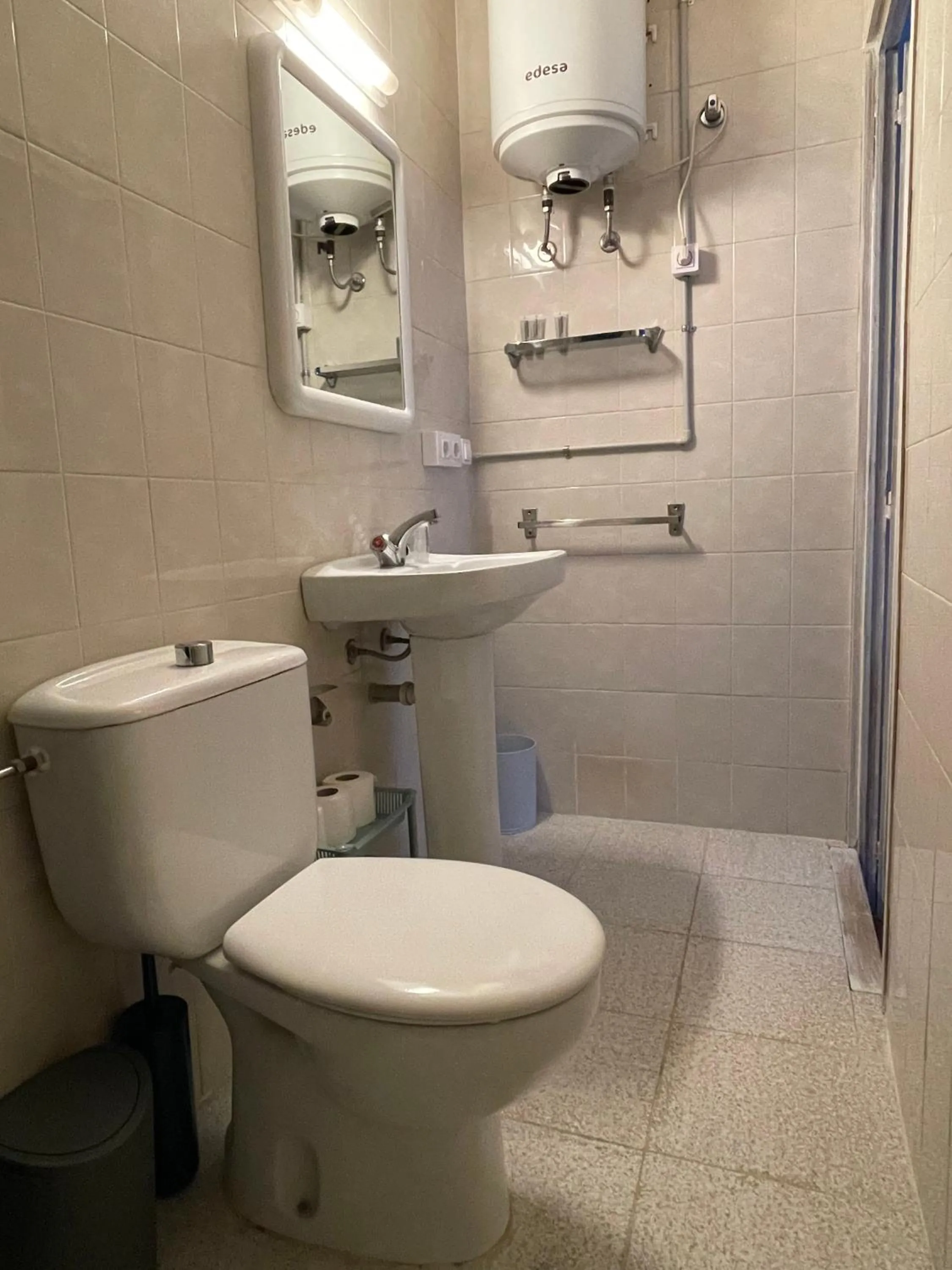 Toilet in P&R hostals Can Tort