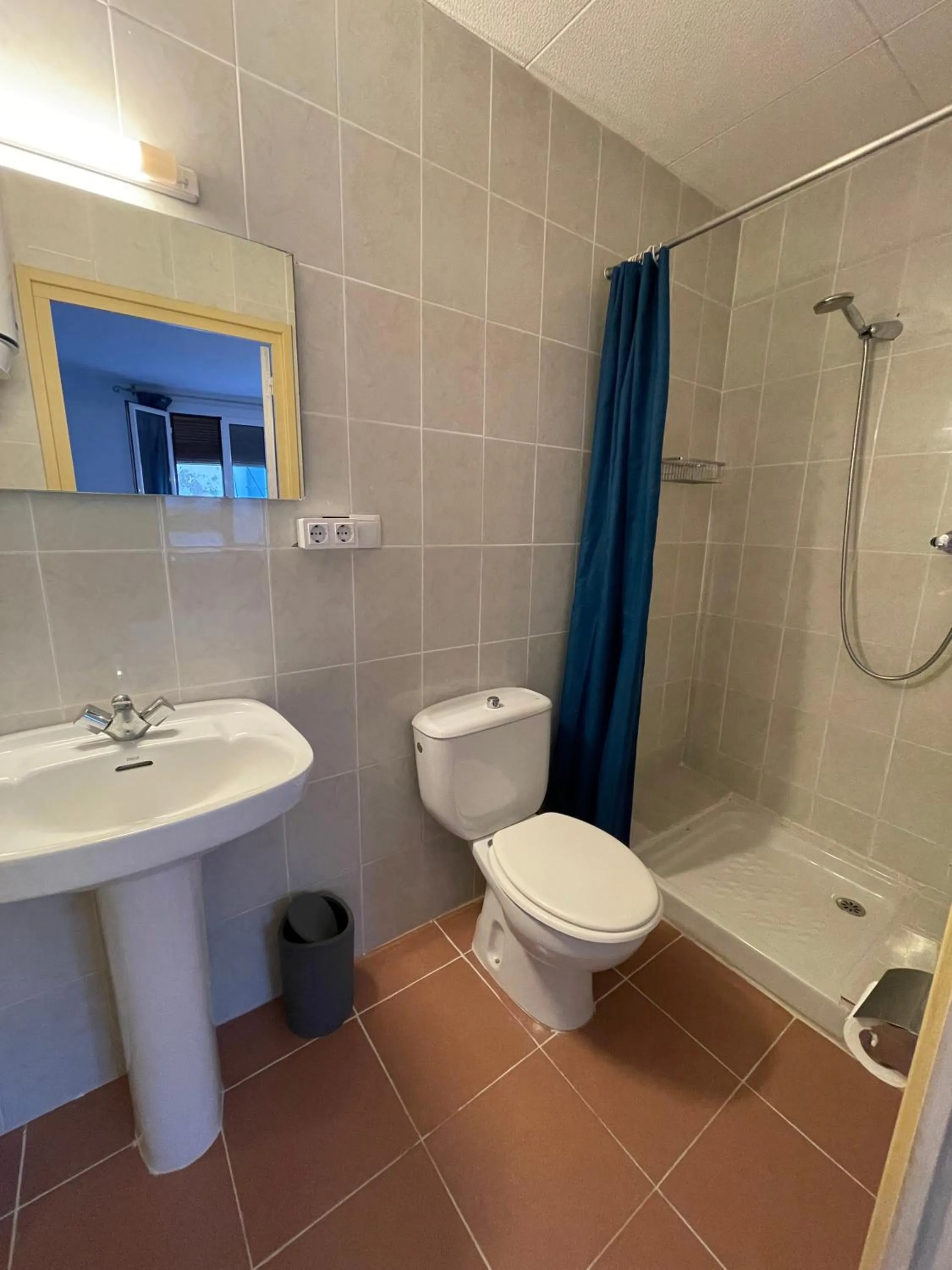 Shower in P&R hostals Can Tort