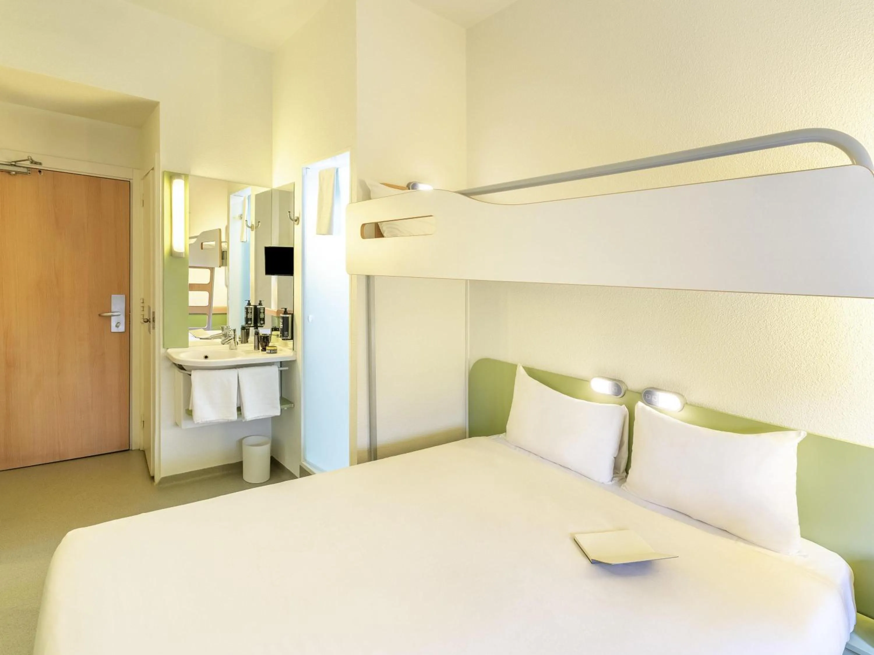 Bedroom, Bed in Ibis Budget Madrid Calle Alcalá