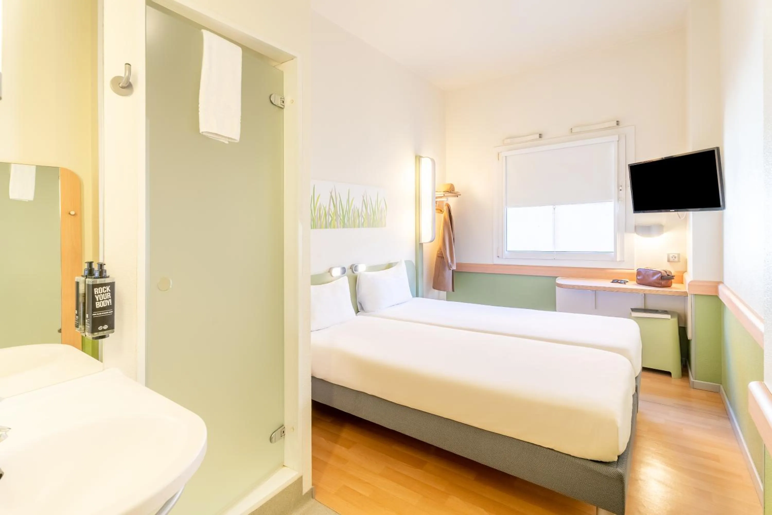 Bed in Ibis Budget Madrid Calle Alcalá