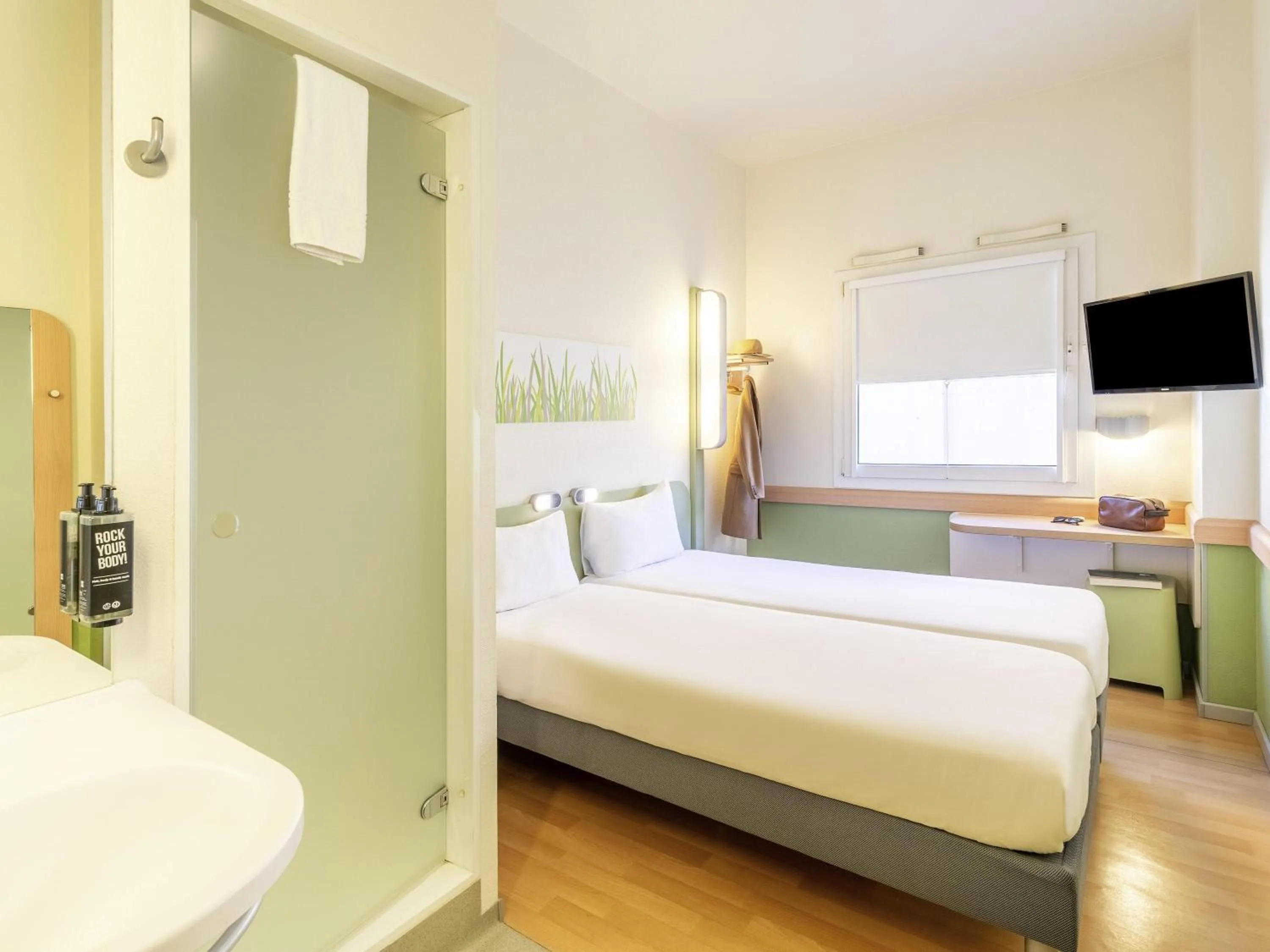 Bedroom, Bed in Ibis Budget Madrid Calle Alcalá