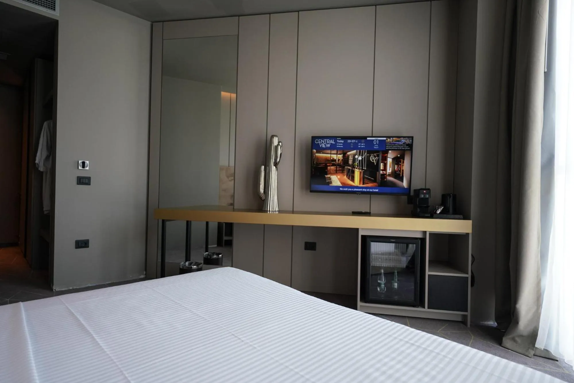 Photo of the whole room, Bed in The Central View Boutique Hotel