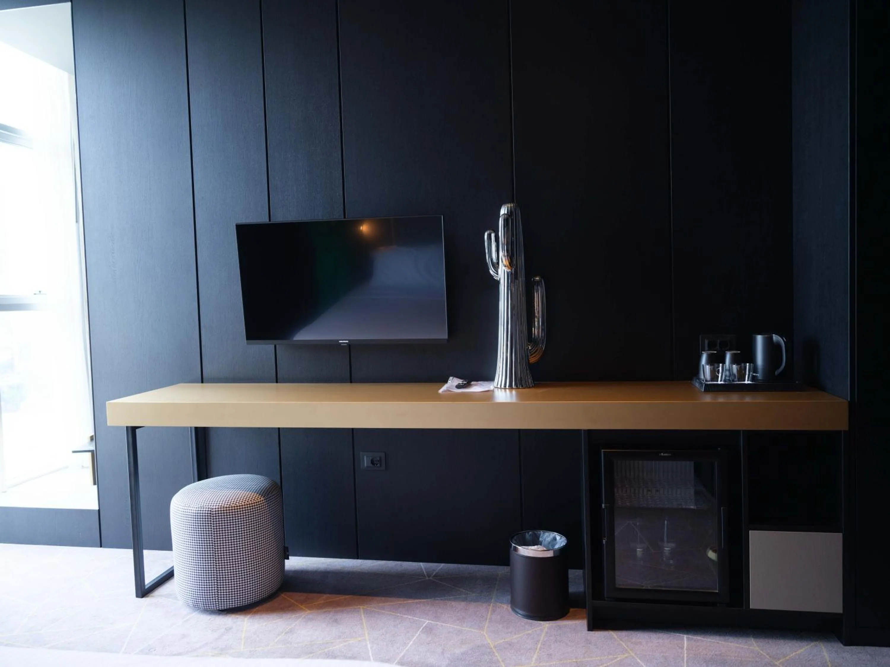 Communal lounge/ TV room in The Central View Boutique Hotel