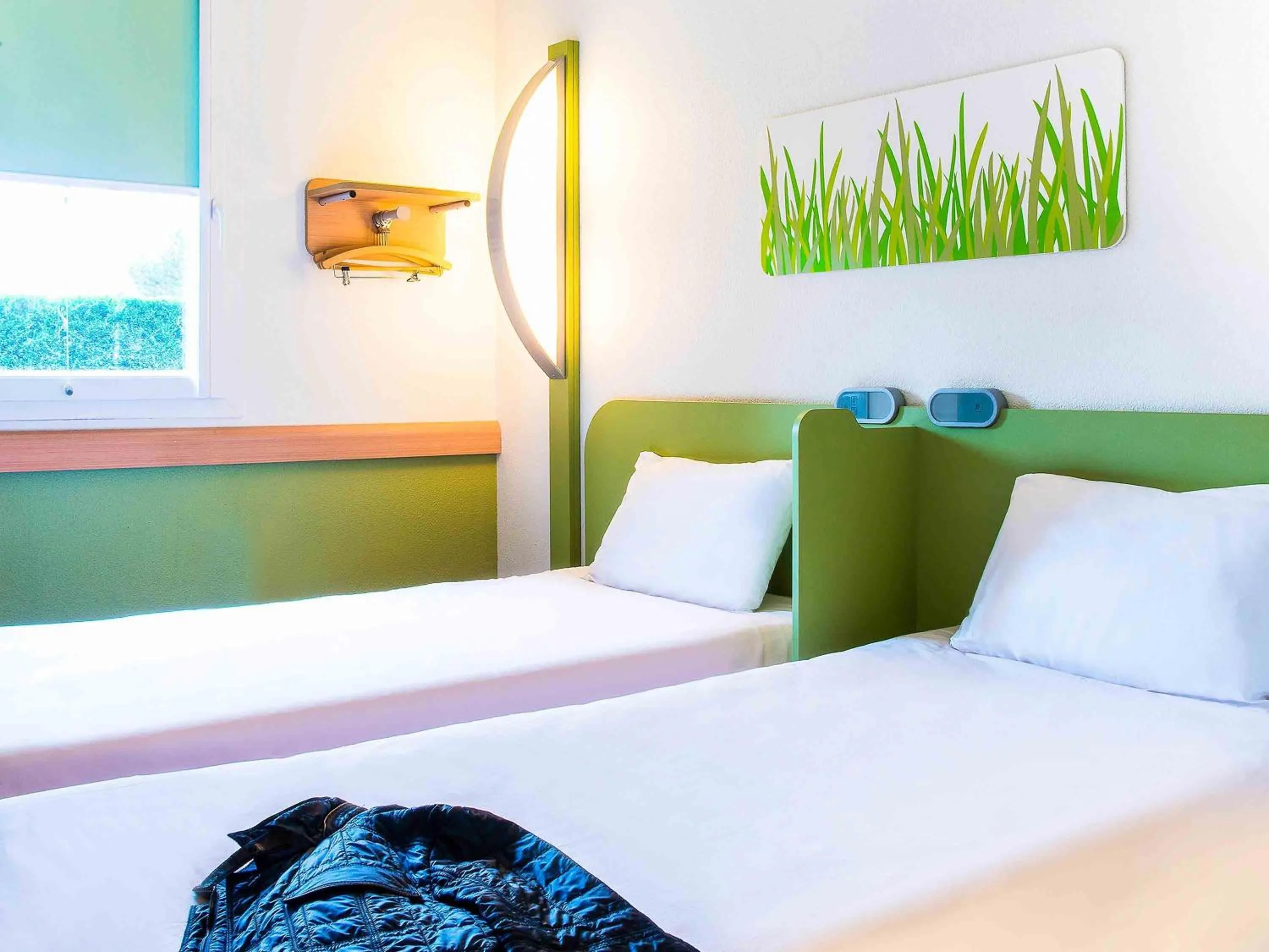 Bedroom, Bed in ibis budget Issoire