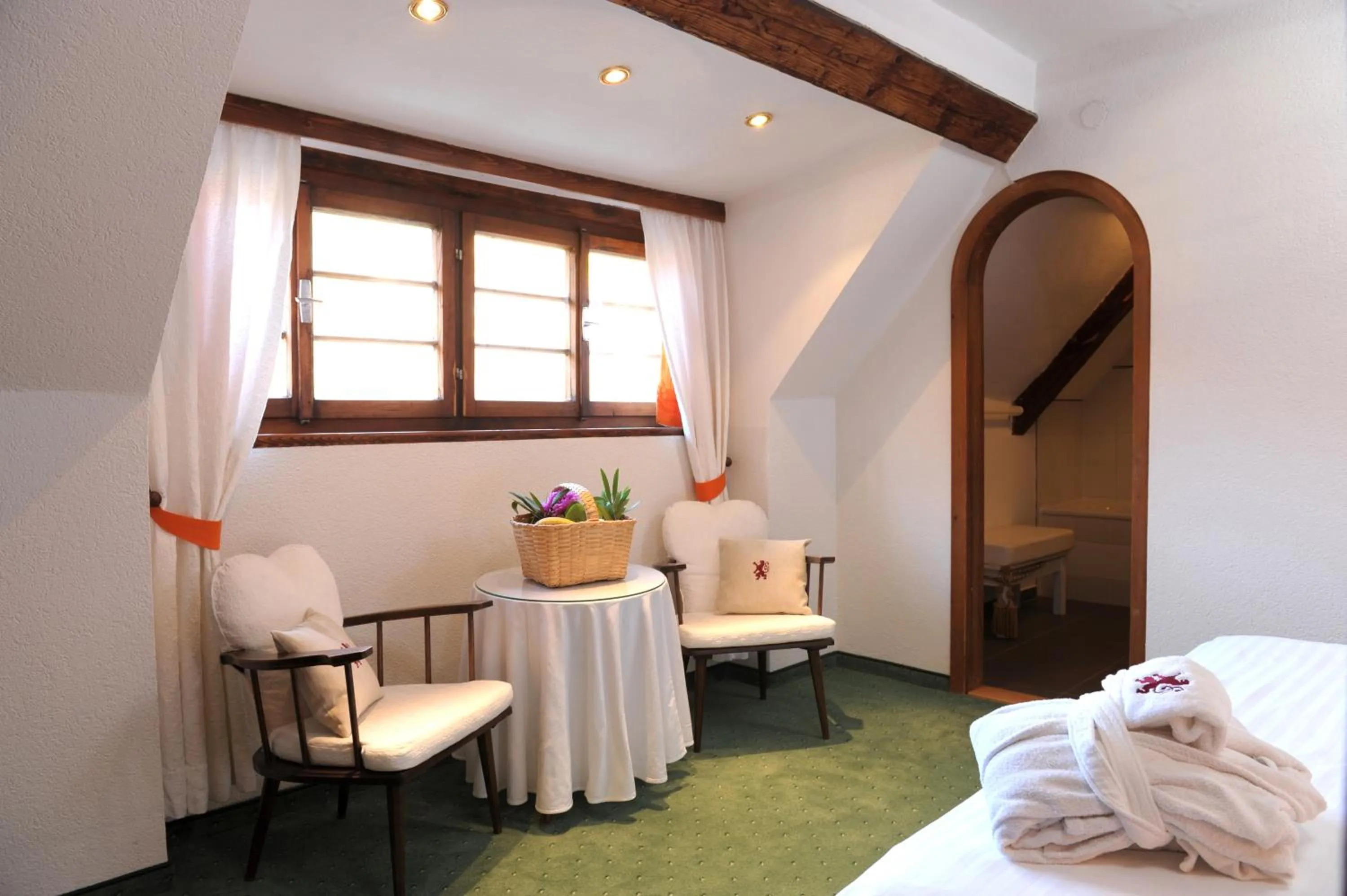 Photo of the whole room in Hotel Schloss Leonstain