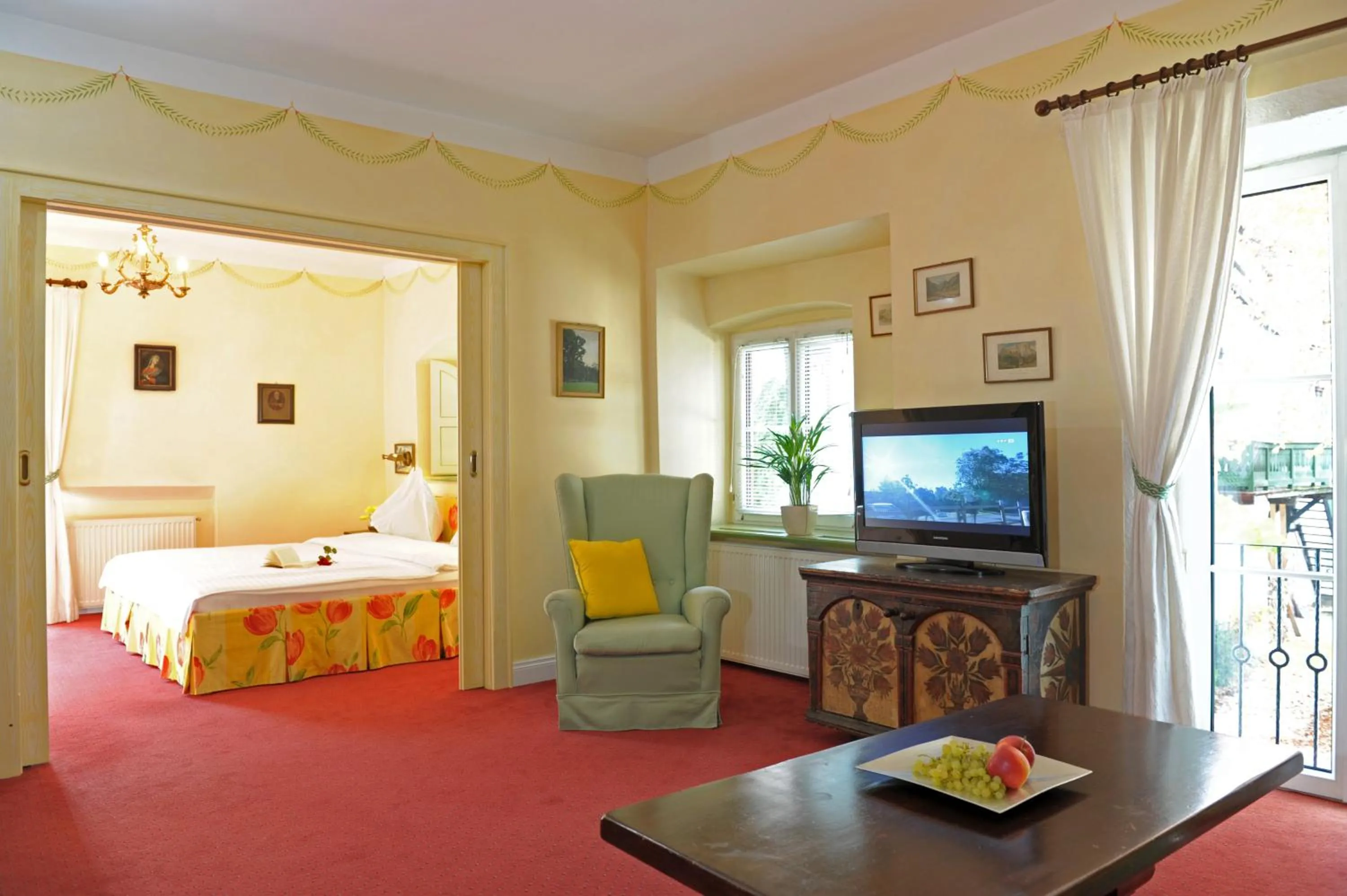 Photo of the whole room, Bed in Hotel Schloss Leonstain