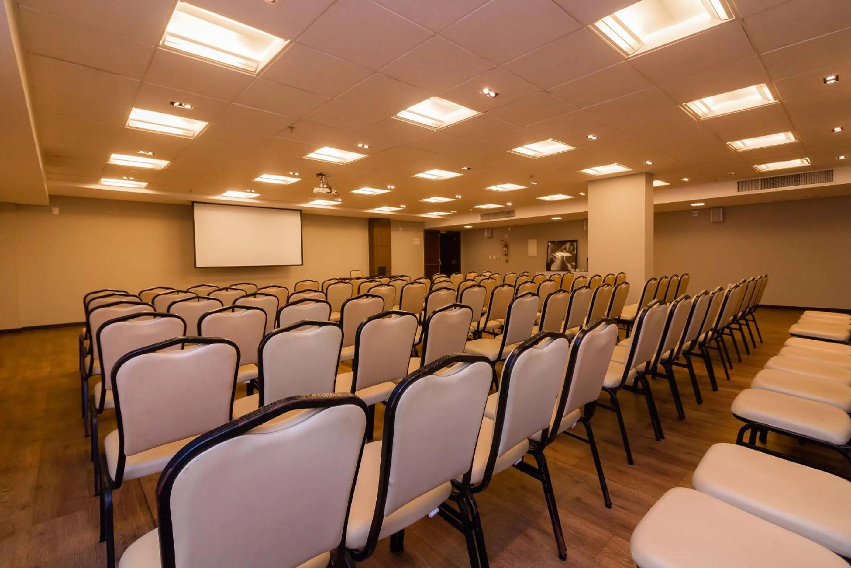 Meeting/conference room in Kennedy Executive Hotel