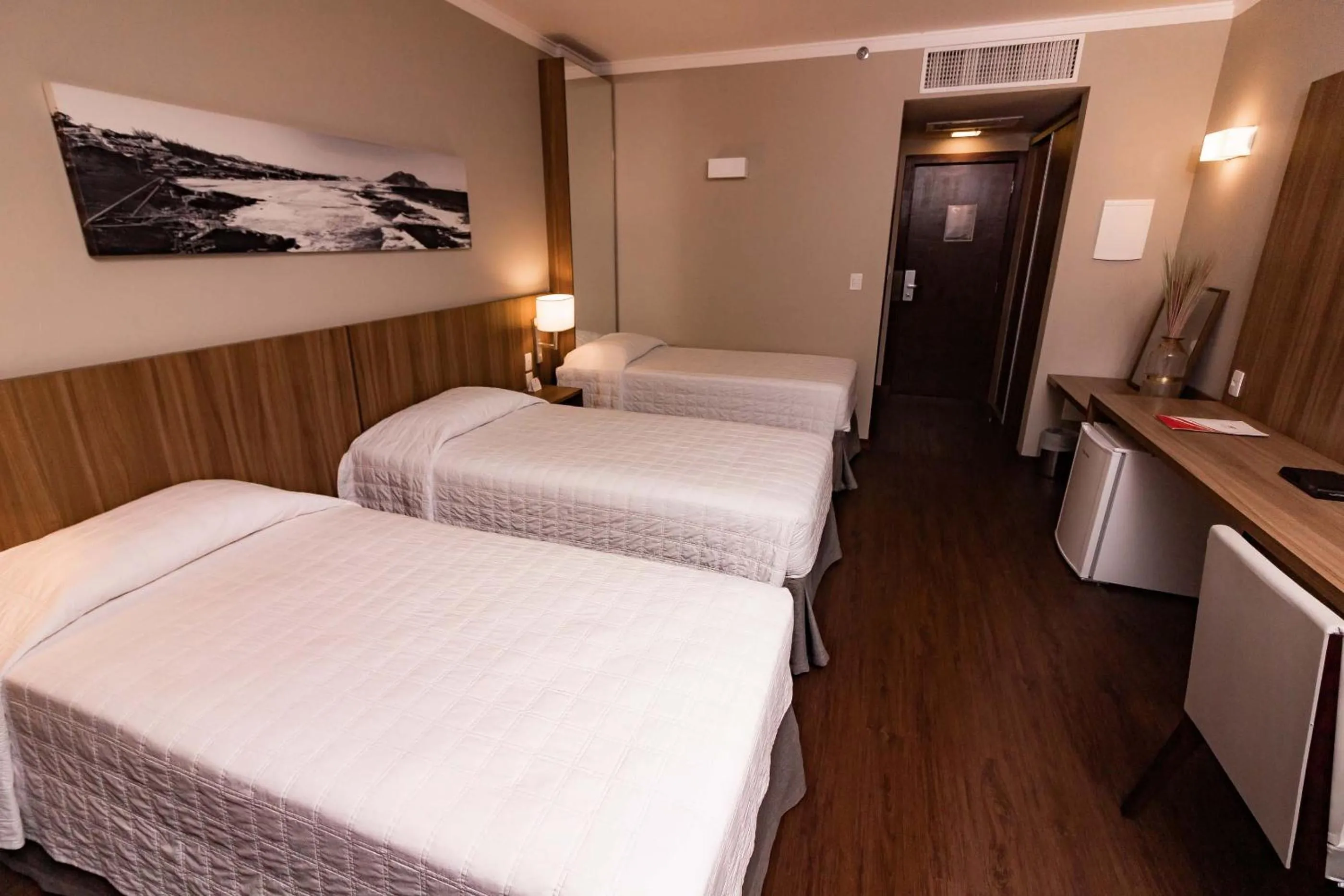 Photo of the whole room, Bed in Kennedy Executive Hotel