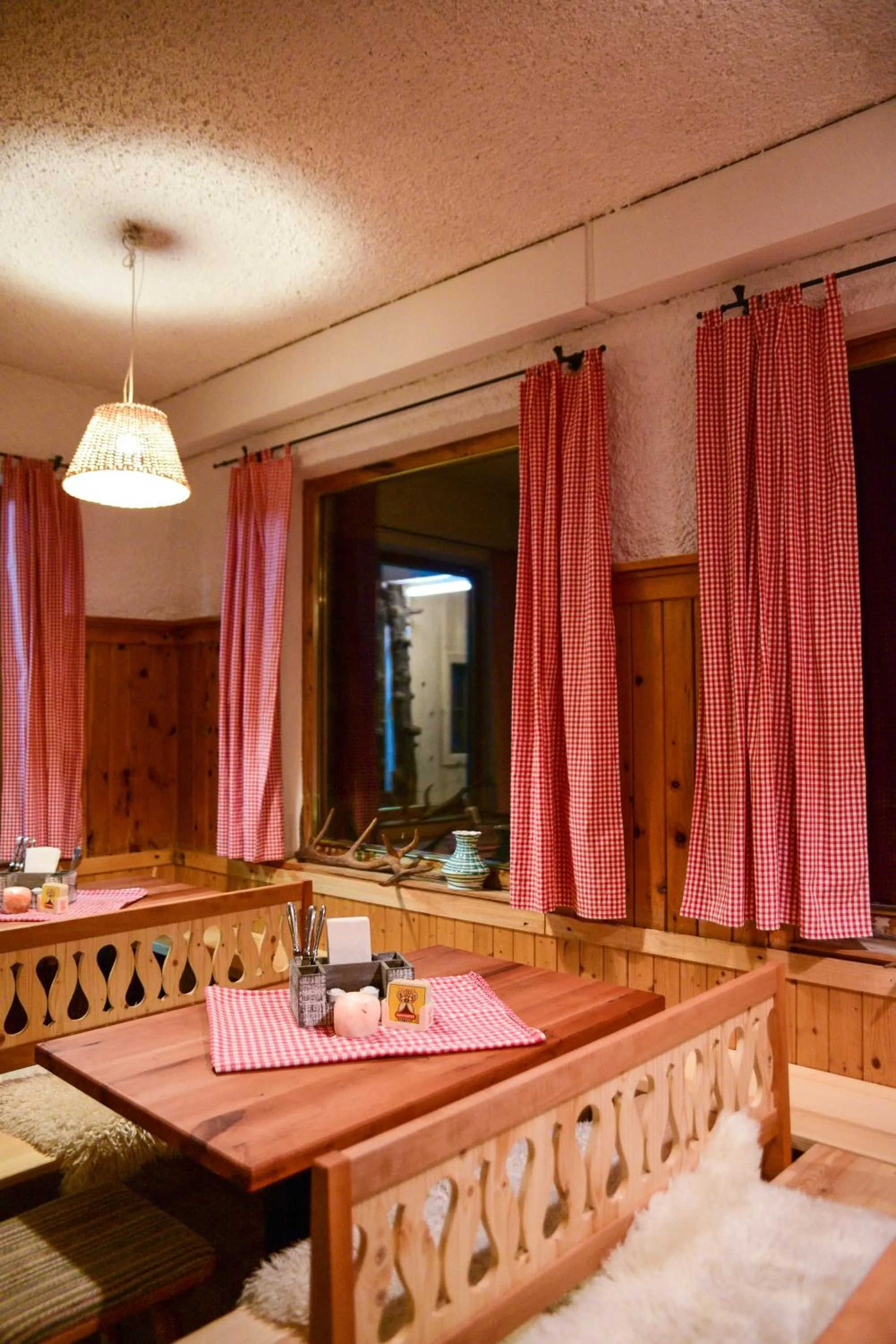 Restaurant/places to eat in Gjaid-Alm 1739m am Dachstein-Only Accessible by Cable Car