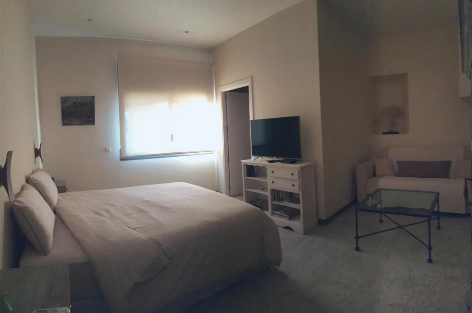 Photo of the whole room, Bed in La Casa dels Lledoners