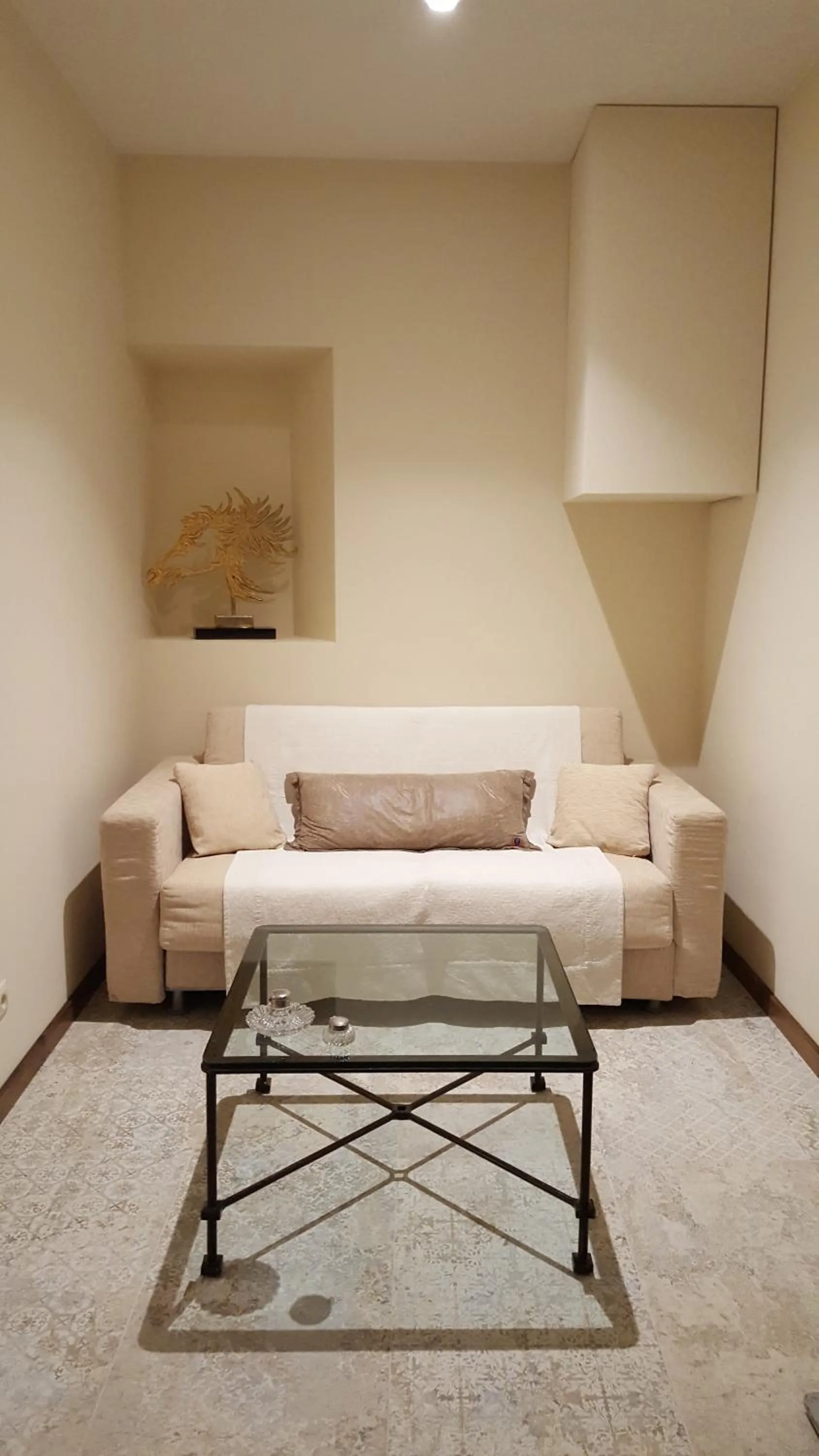 Seating area in La Casa dels Lledoners