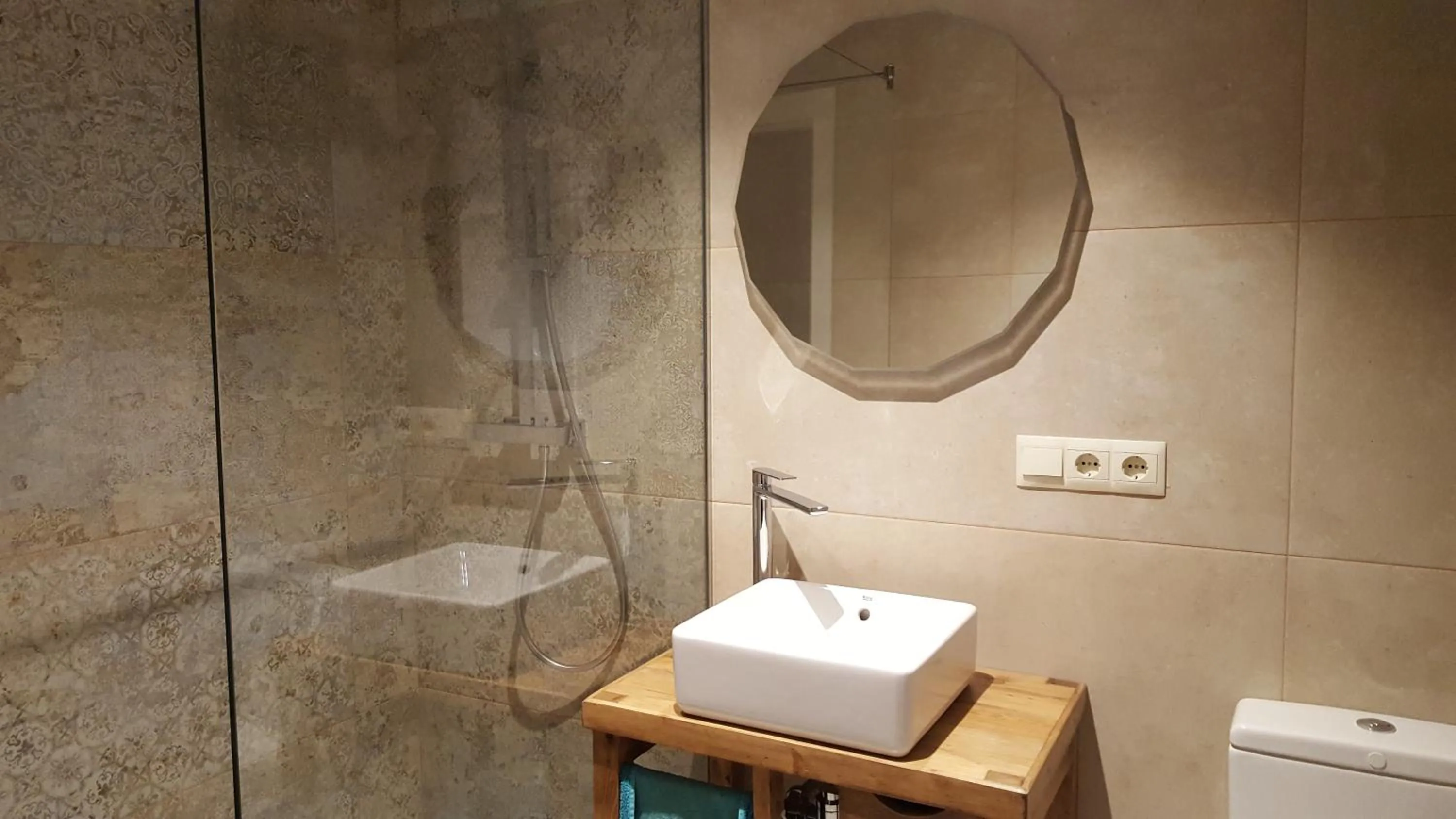 Bathroom in La Casa dels Lledoners