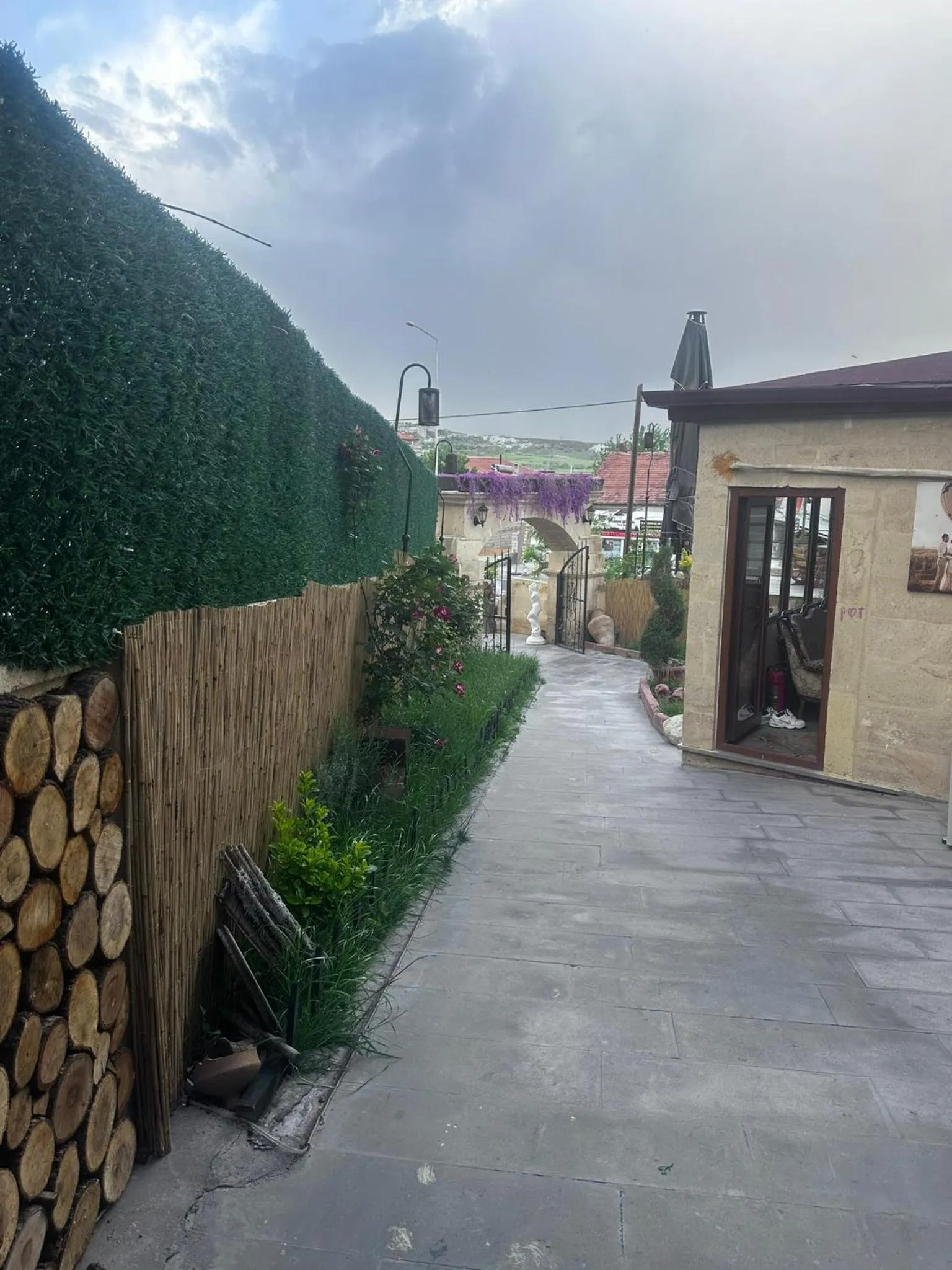 Property building in Heritage Cave Inn Hotel