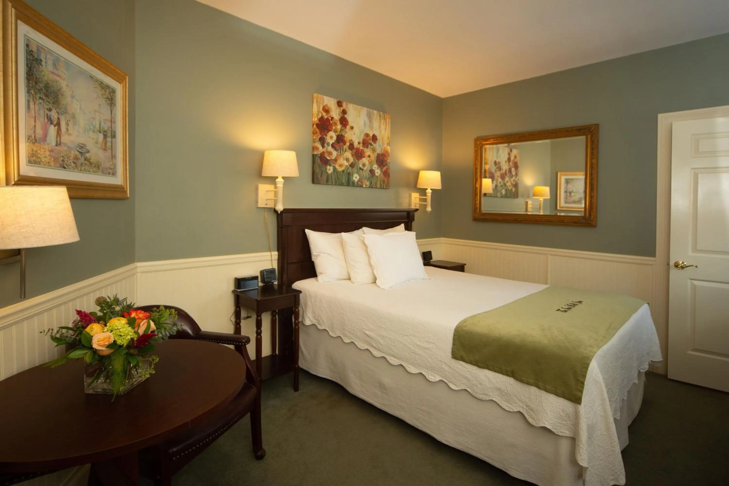 Bed in Inn at St John Portland In-Town