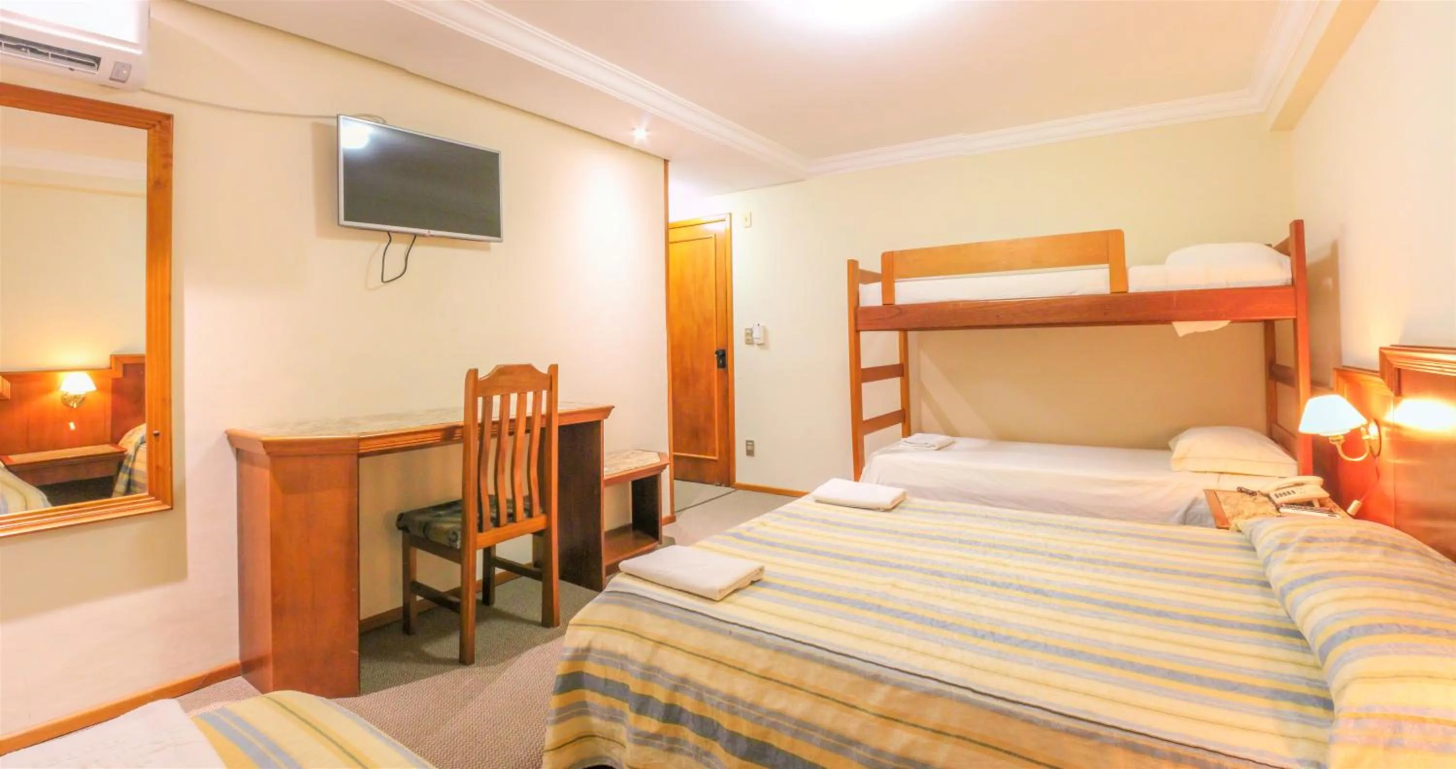 Bed in Hotel San Isidro