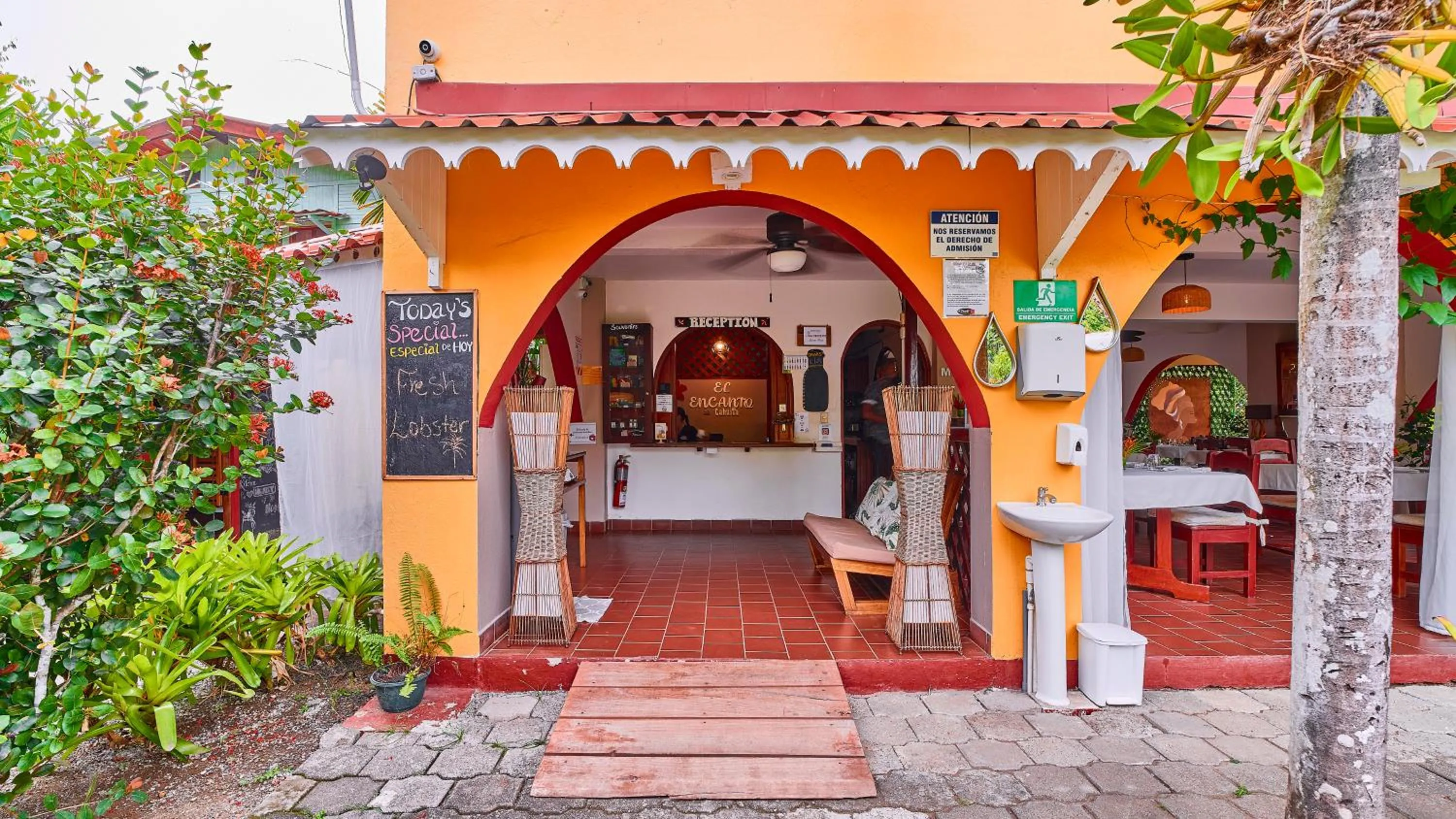 Restaurant/places to eat in Hotel El Encanto