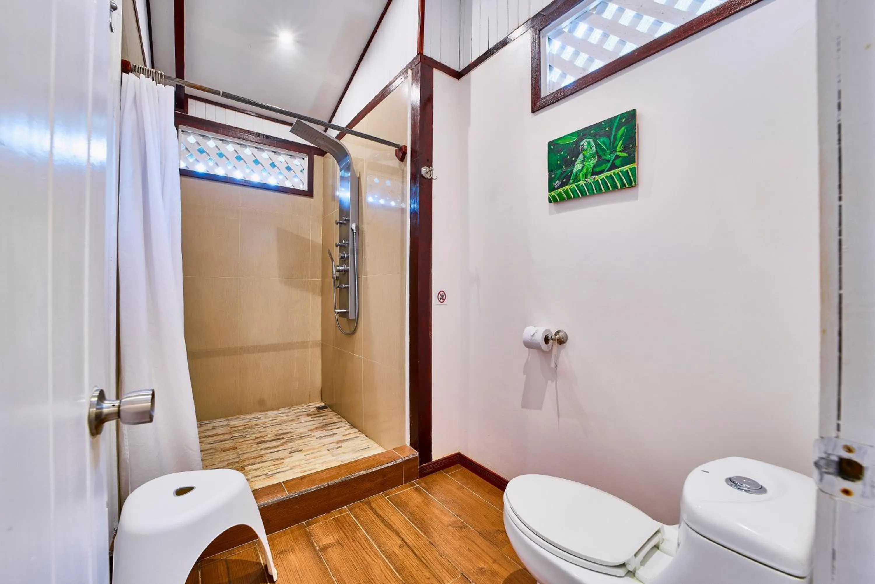 Shower in Hotel El Encanto