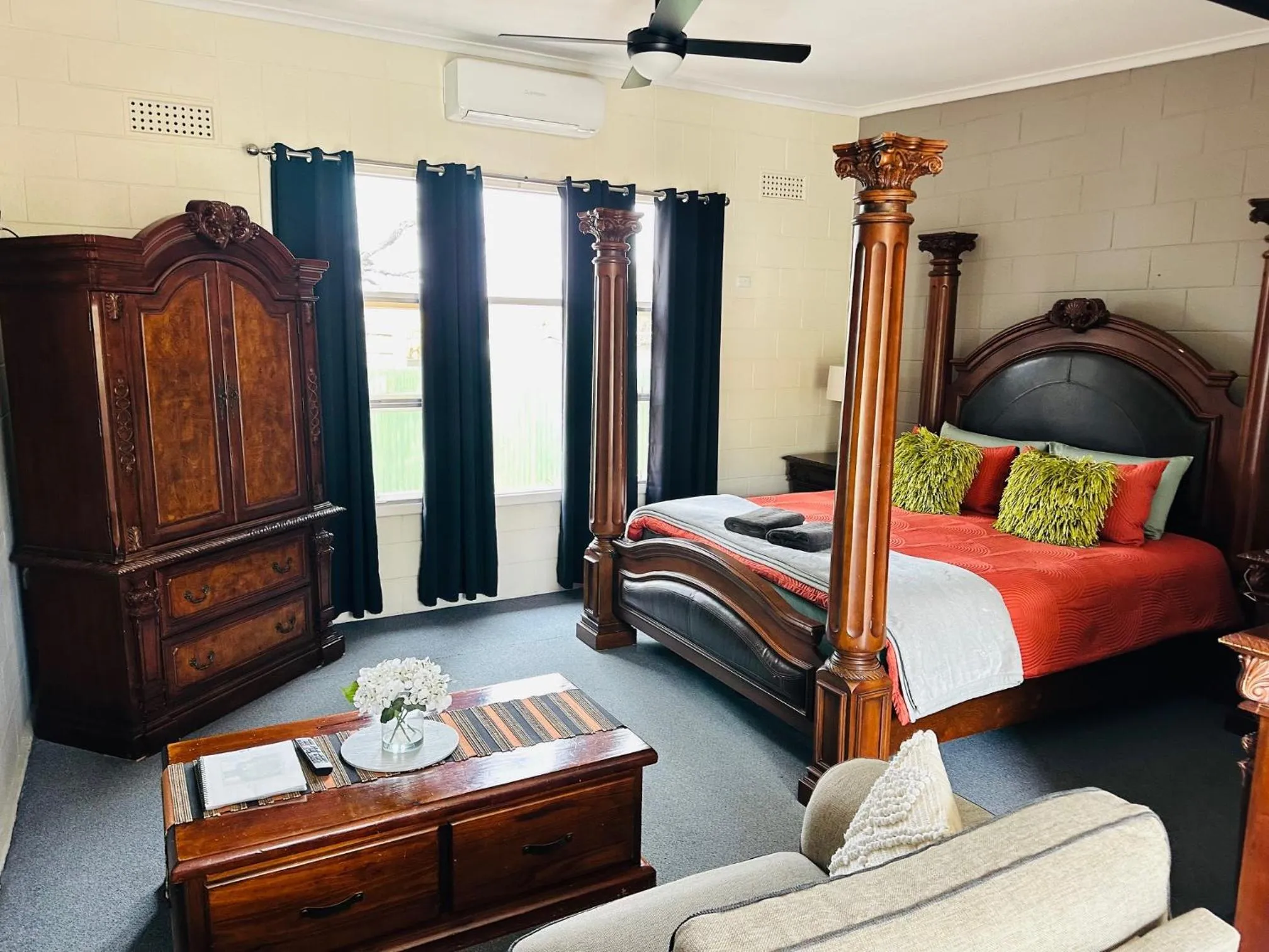 Bed in Flinders Ranges Motel - The Mill