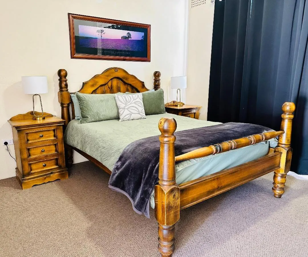 Bed in Flinders Ranges Motel - The Mill
