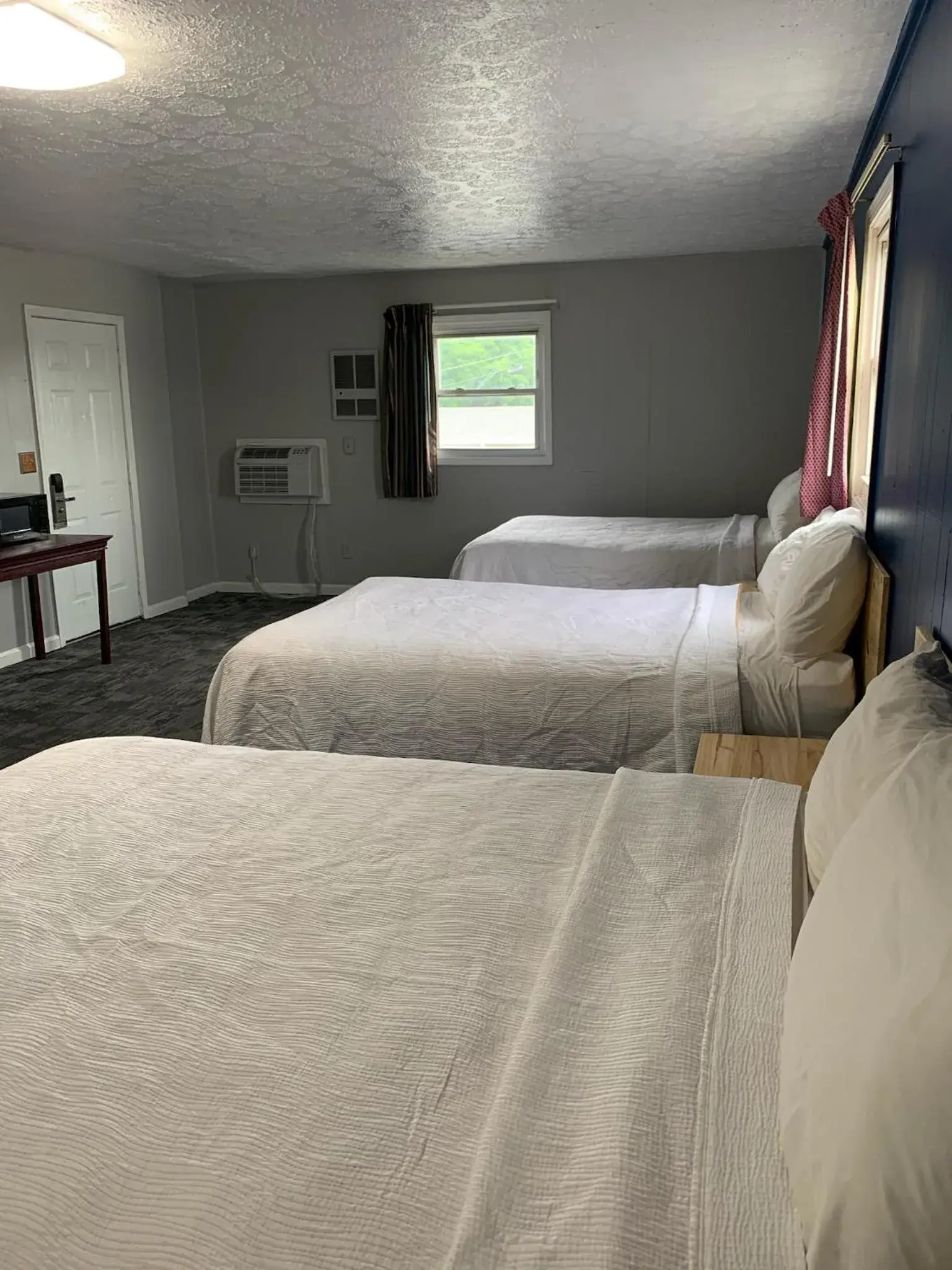 Basic Triple Room in ROYALINN Basic Triple Room in ROYALINN