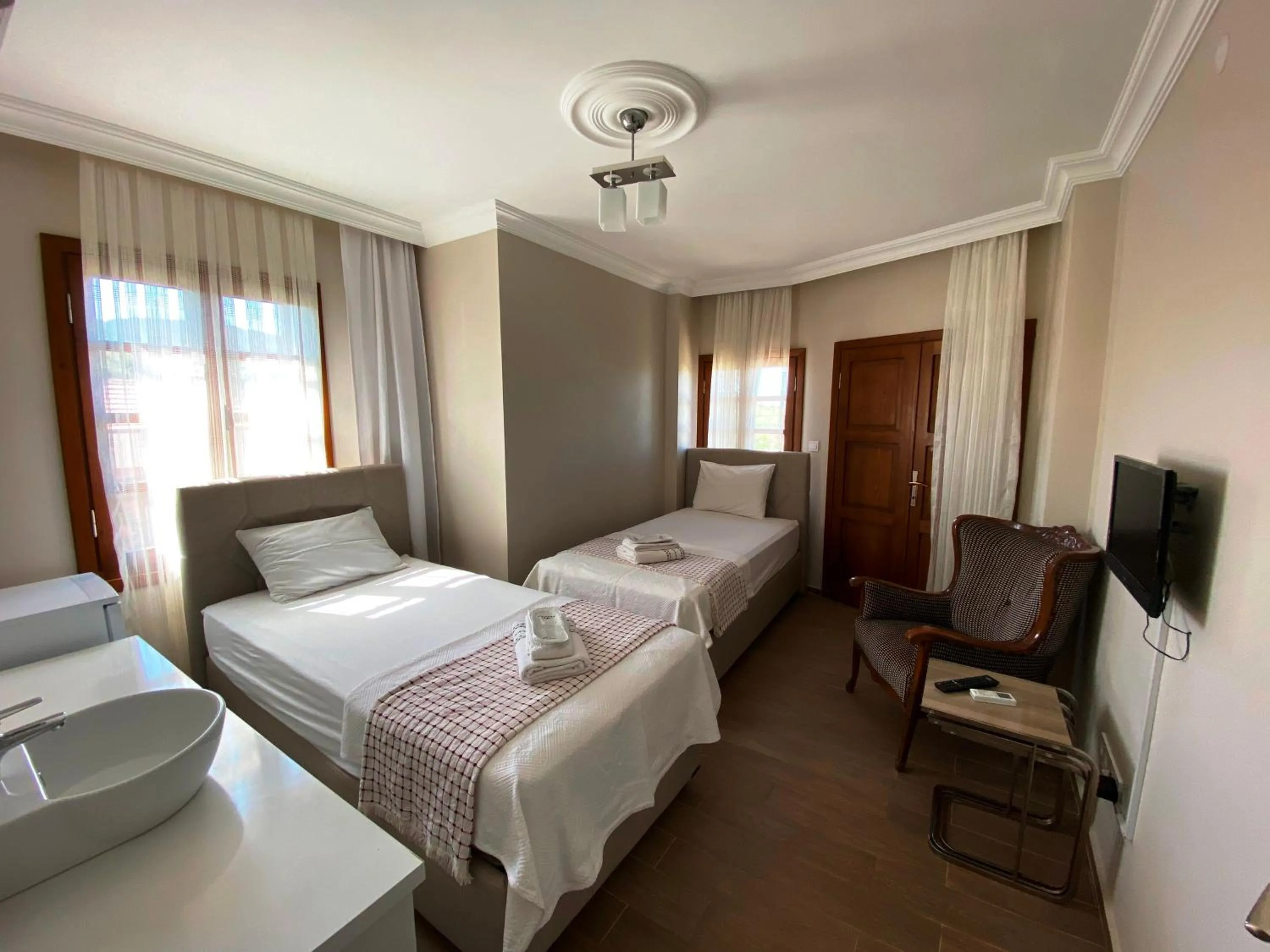 Bedroom, Bed in Mai Otel Cunda