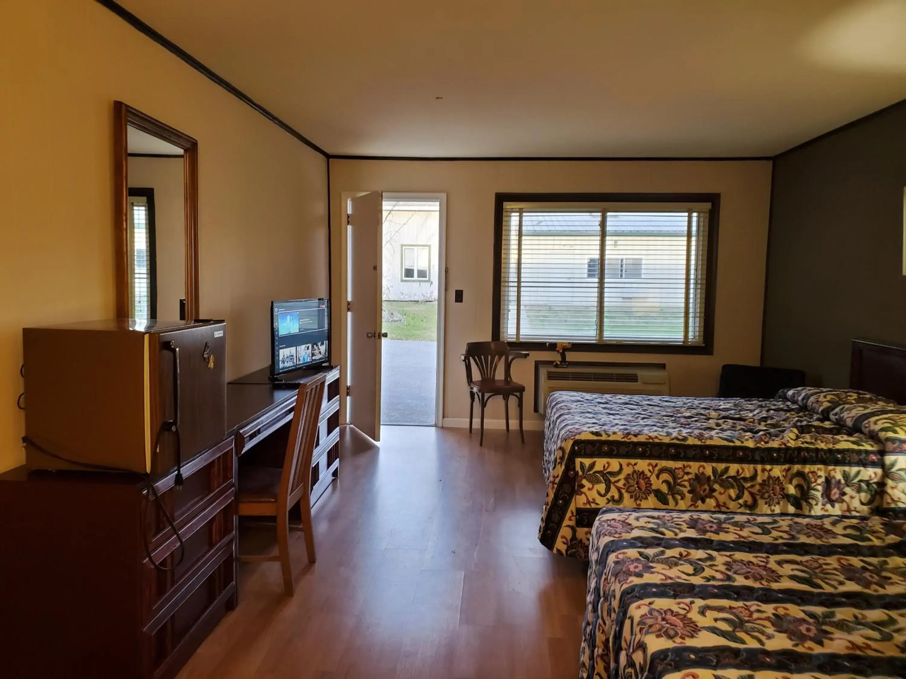 Double Room in Glenwood Inn - Stroudsburg Double Room in Glenwood Inn - Stroudsburg