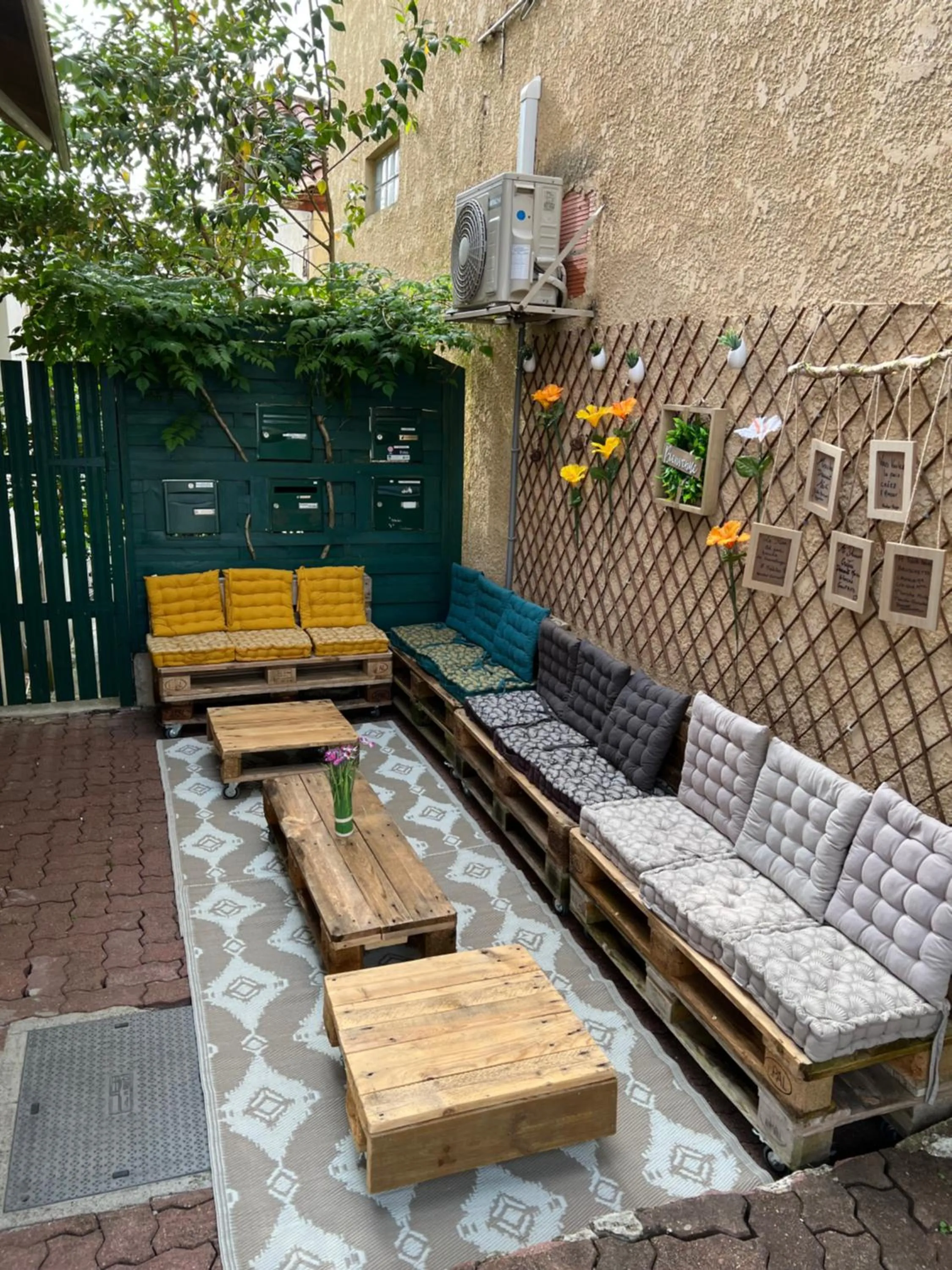 Restaurant/places to eat in Résidence Les Milandes