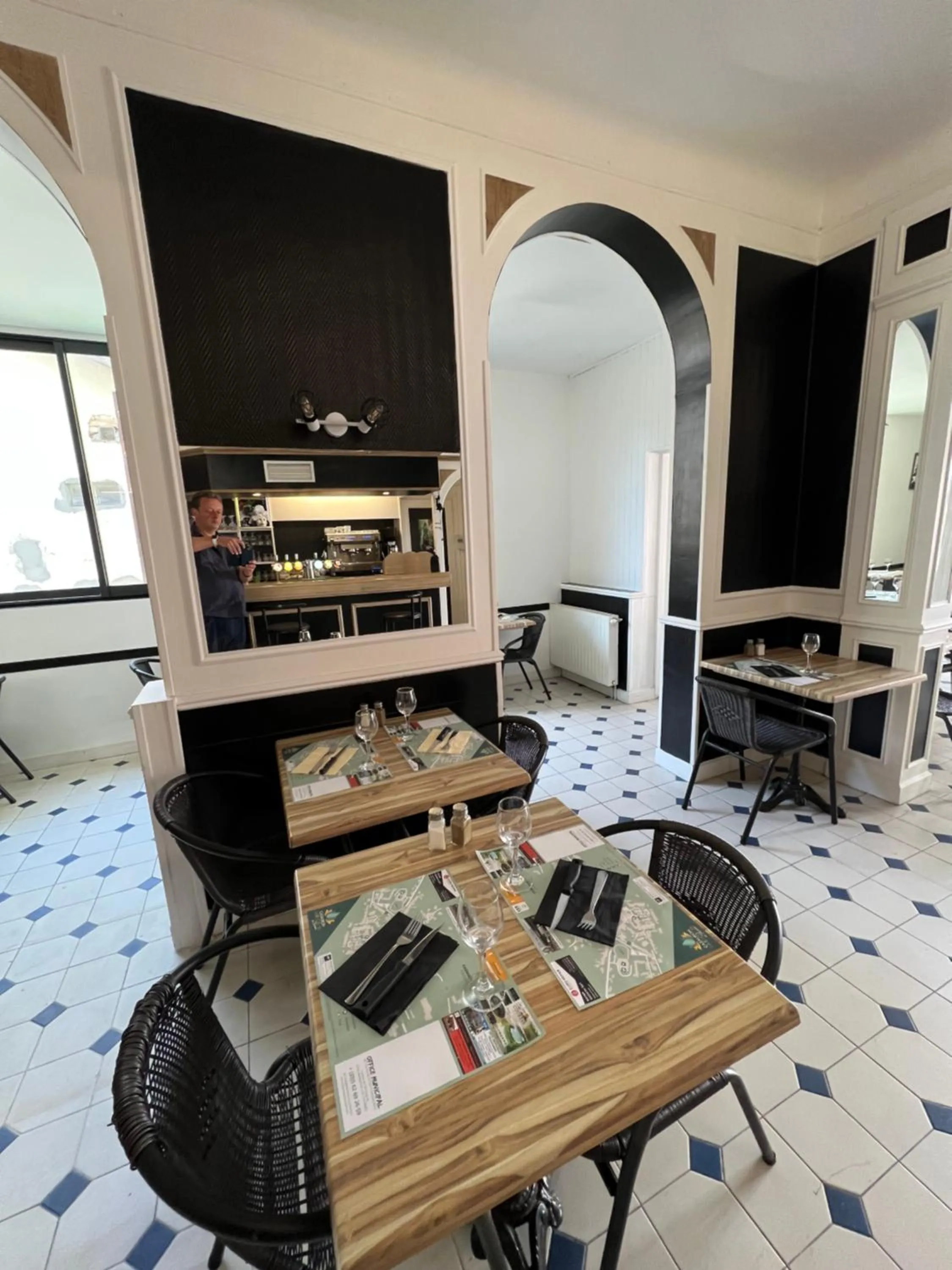 Restaurant/places to eat in Résidence Les Milandes